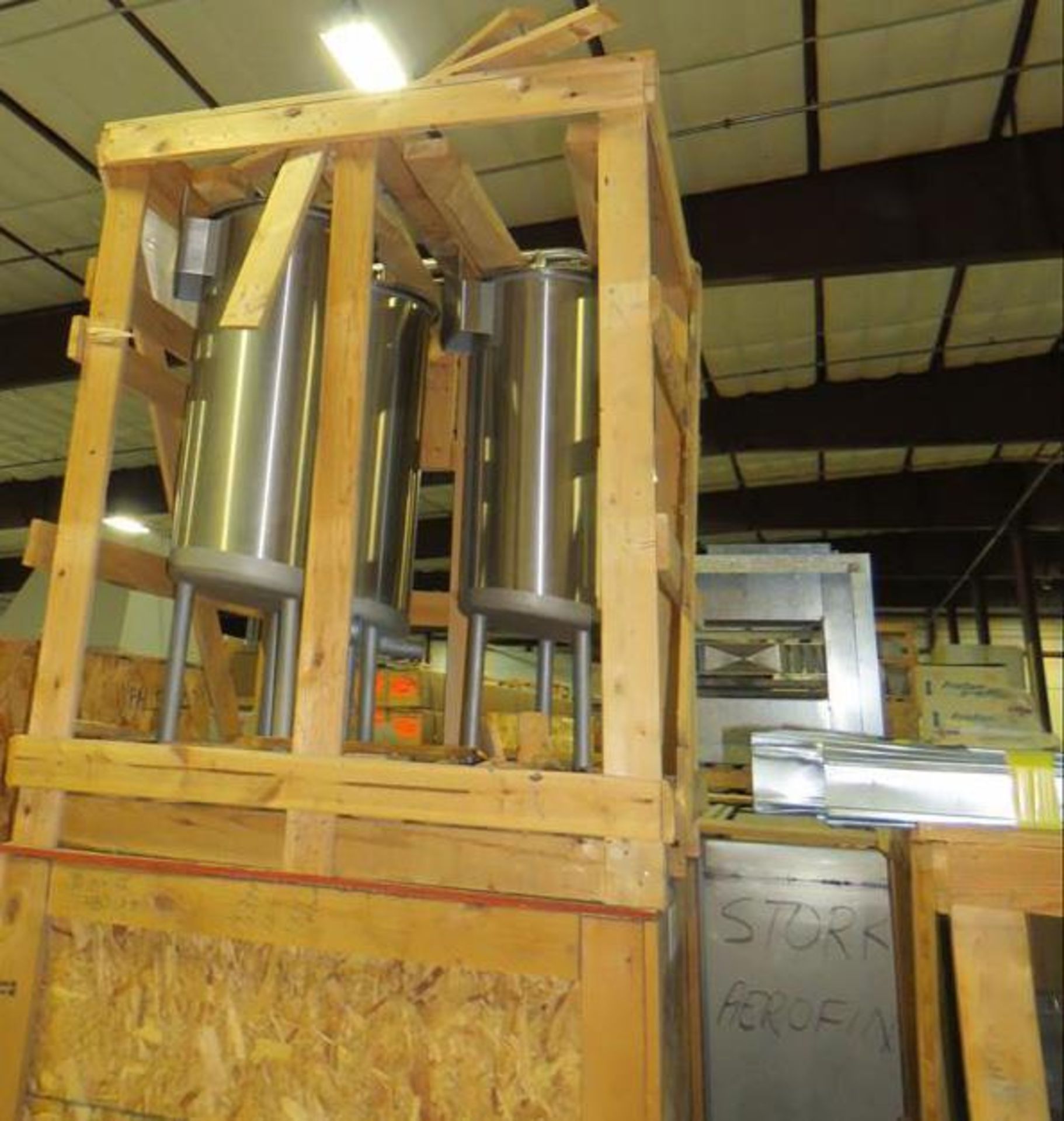 UNUSED- APV Crepaco 20 Gallon Single wall stainless steel tank. Has 2.5" sprayball with a 270 degree - Image 2 of 8