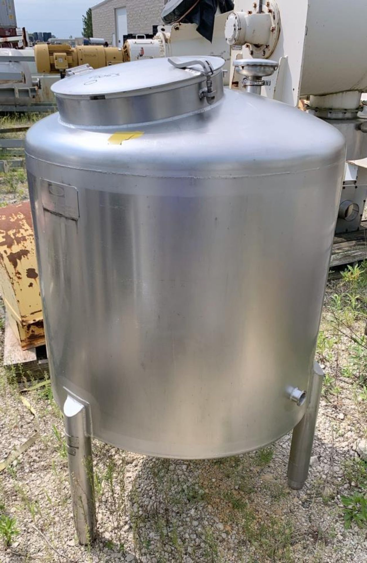 Used- Walker 135 Gallon Stainless Steel Tank, Model SB-V-52, 304 Stainless Steel, Vertical. Approxim