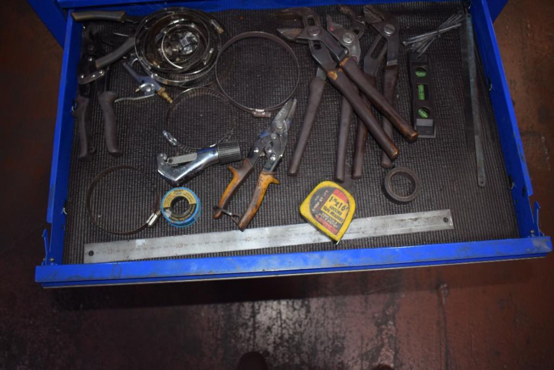 (1) Westward 5 Drawer Rolling Tool Box. With vise & miscellaneous tools. - Image 5 of 7