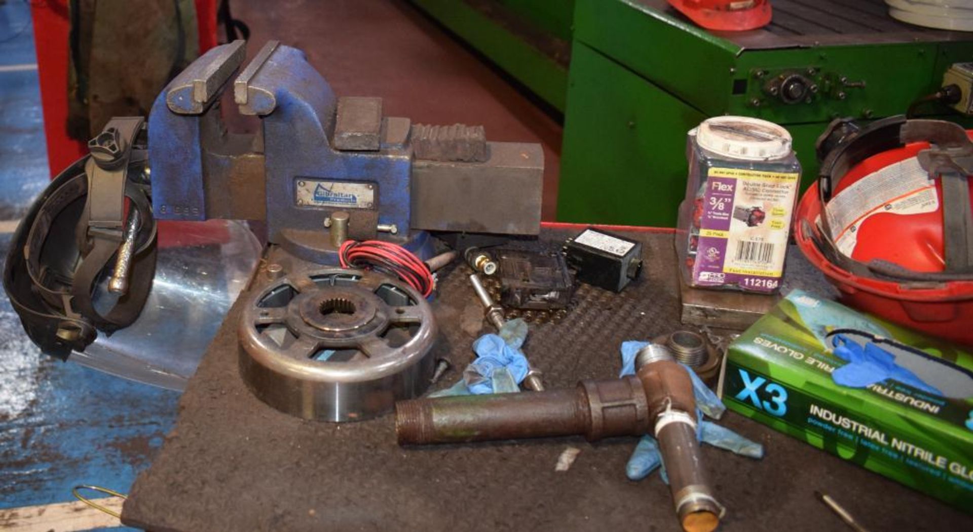 (1) Westward 5 Drawer Rolling Tool Box. With vise & miscellaneous tools. - Image 3 of 8