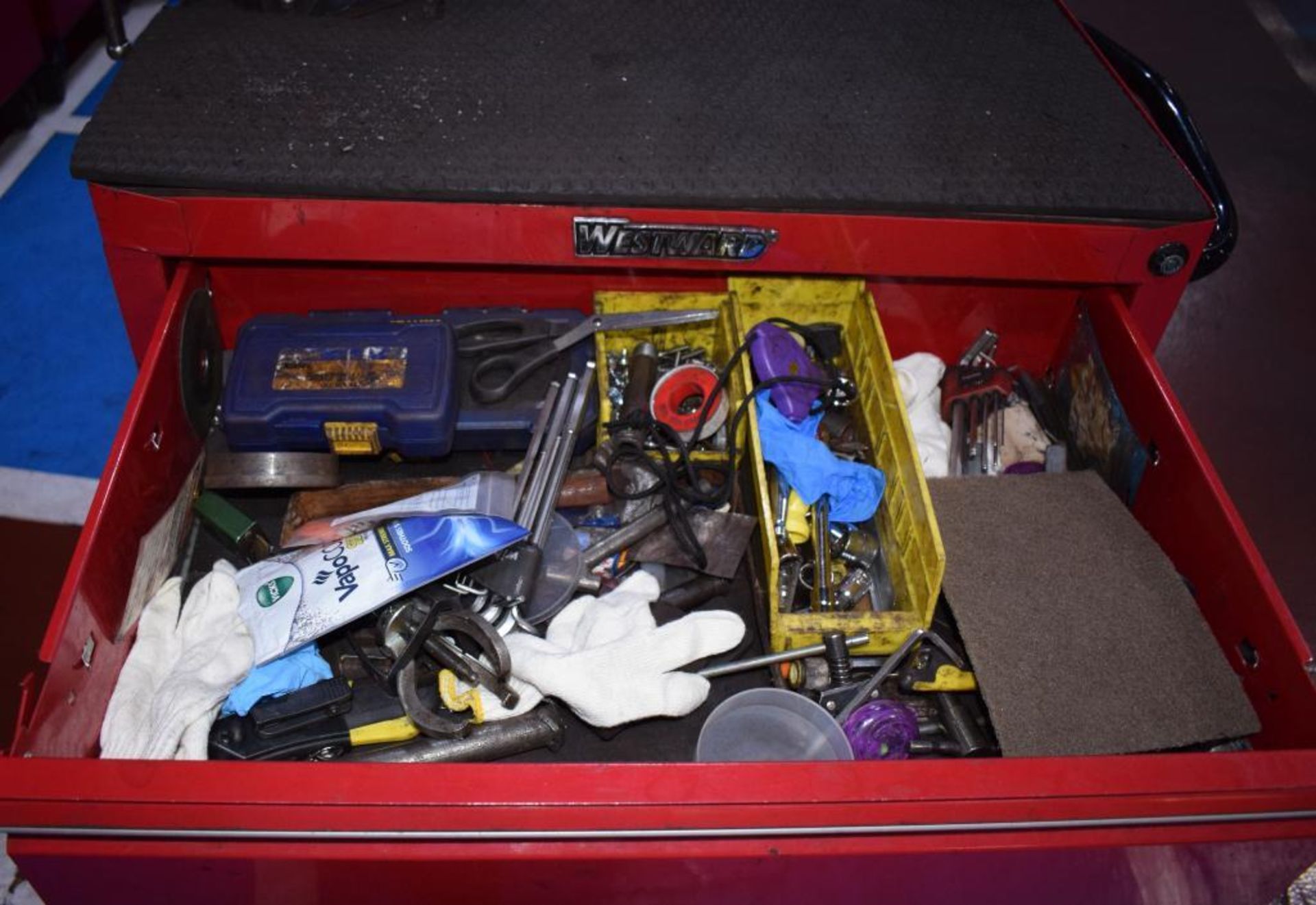 (1) Westward 5 Drawer Rolling Tool Box. With vise & miscellaneous tools. - Image 4 of 8