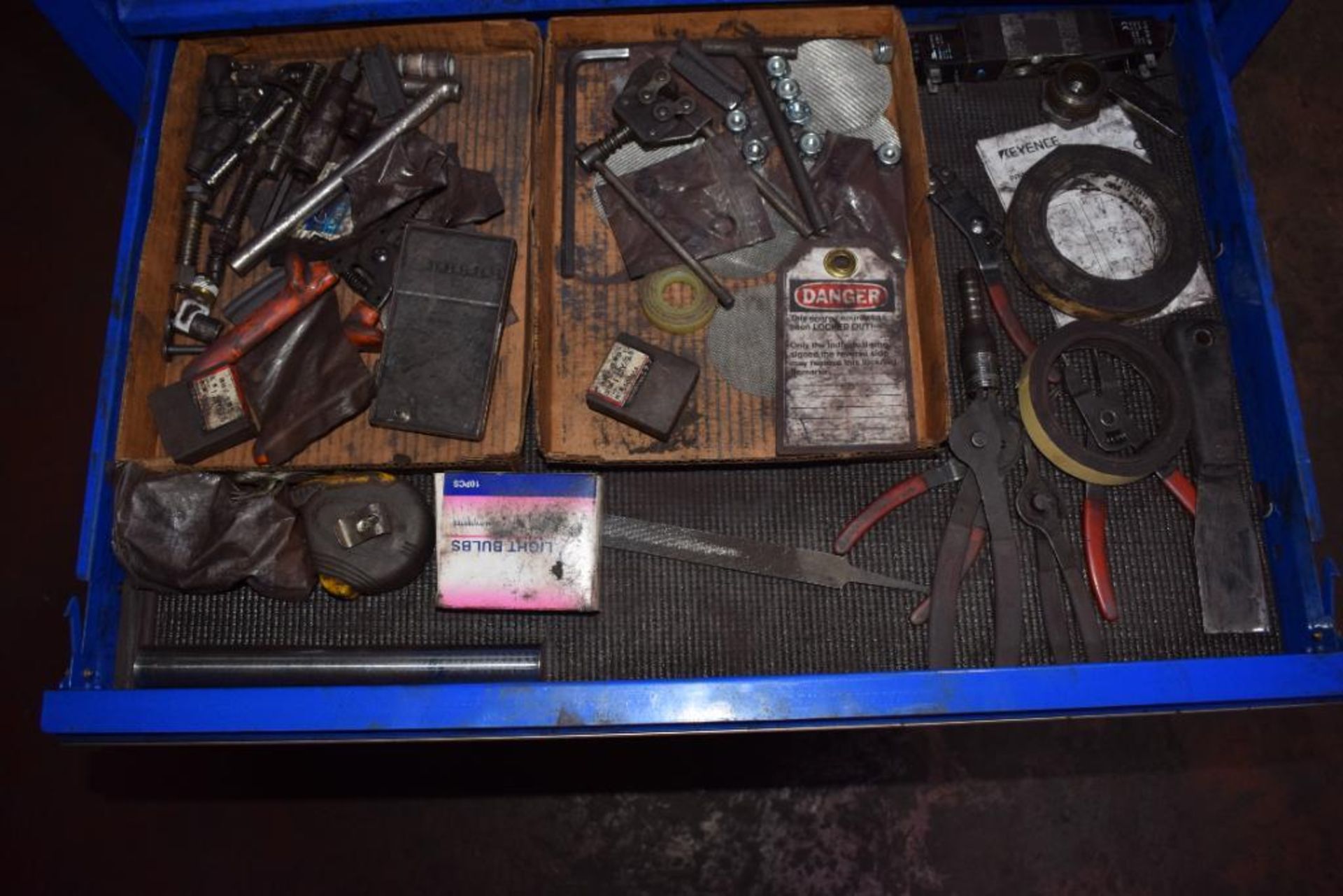 (1) Westward 5 Drawer Rolling Tool Box. With vise & miscellaneous tools. - Image 5 of 8