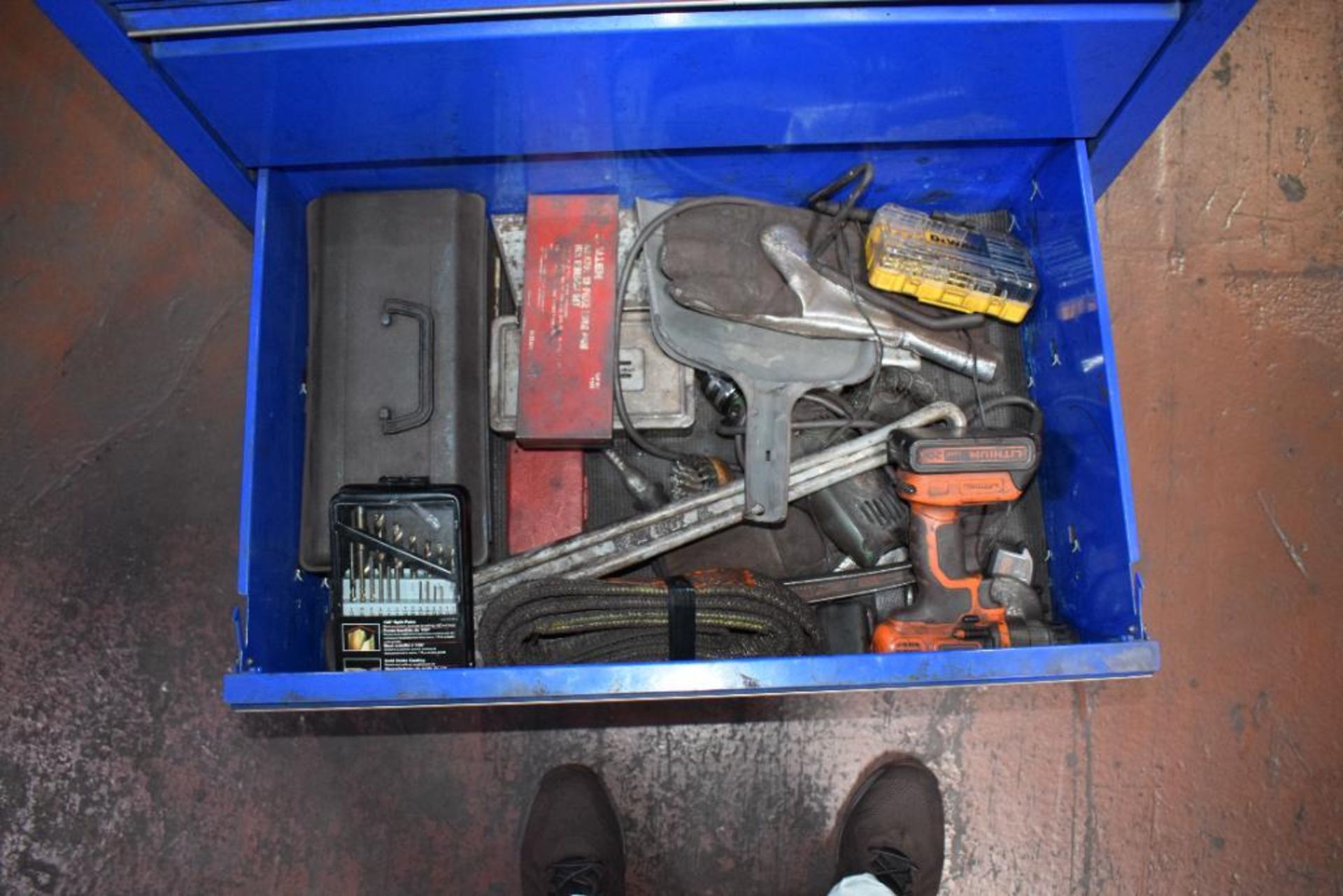 (1) Westward 5 Drawer Rolling Tool Box. With vise & miscellaneous tools. - Image 7 of 7