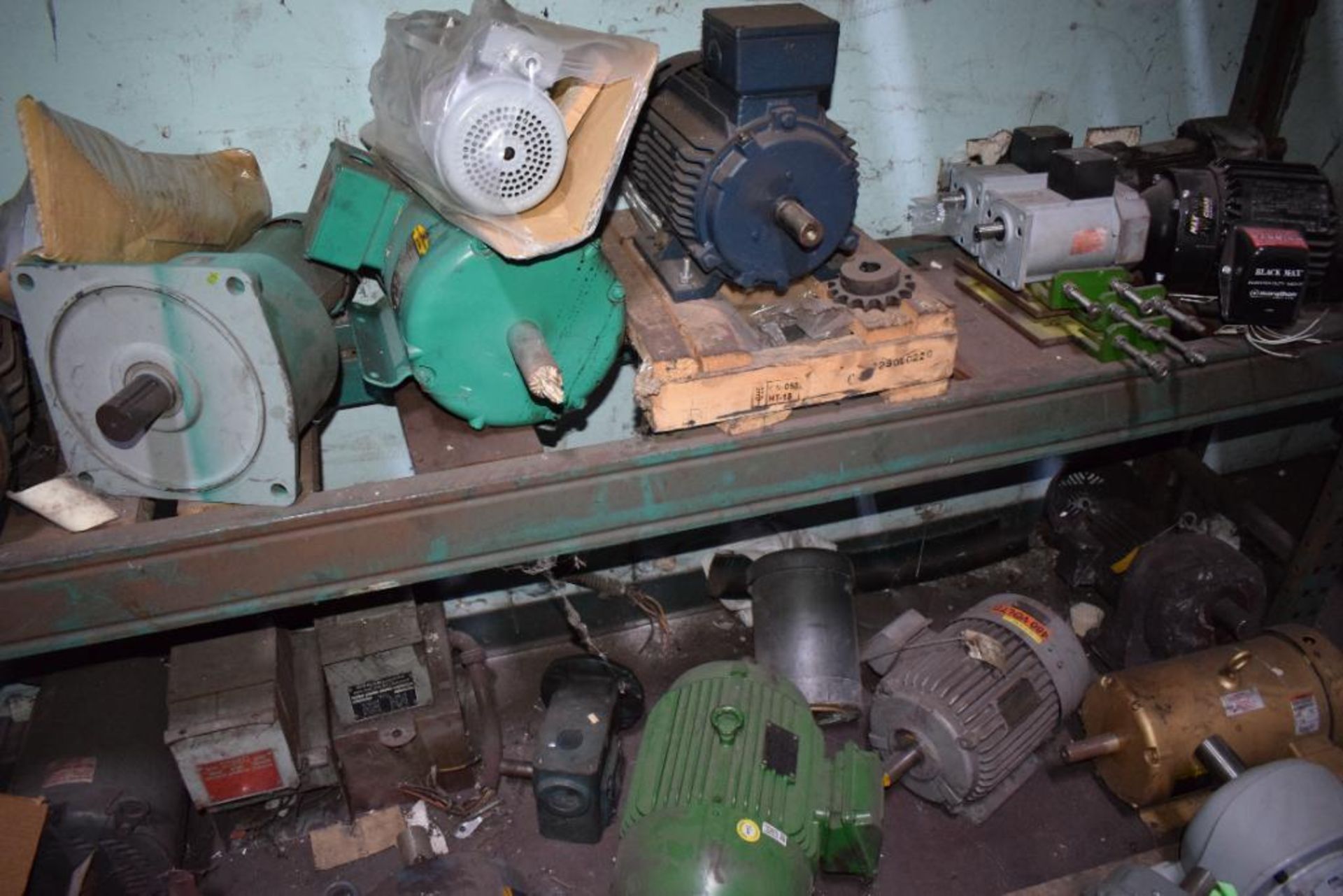 Lot Of Approximate 60 Miscellaneous Motors, gearmotors & reducers. RACK NOT INCLUDED. - Image 9 of 21