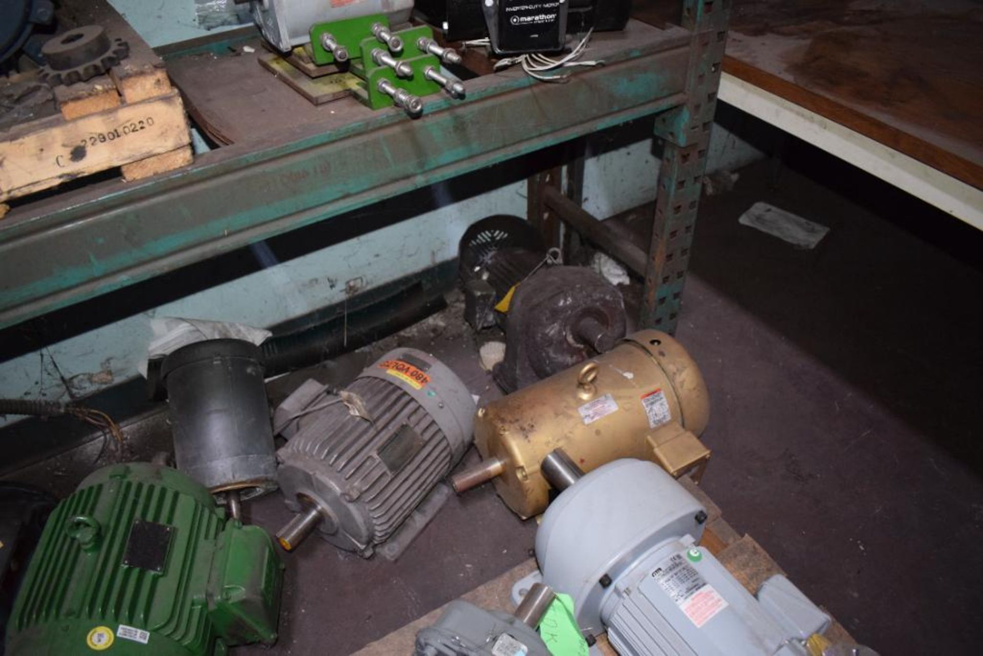 Lot Of Approximate 60 Miscellaneous Motors, gearmotors & reducers. RACK NOT INCLUDED. - Image 19 of 21