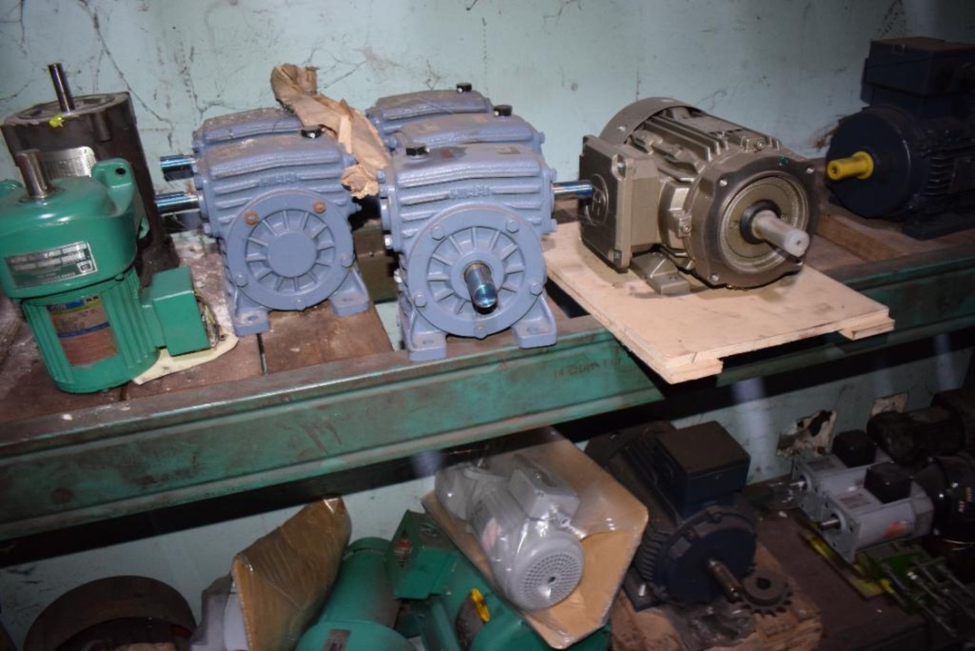 Lot Of Approximate 60 Miscellaneous Motors, gearmotors & reducers. RACK NOT INCLUDED. - Image 6 of 21