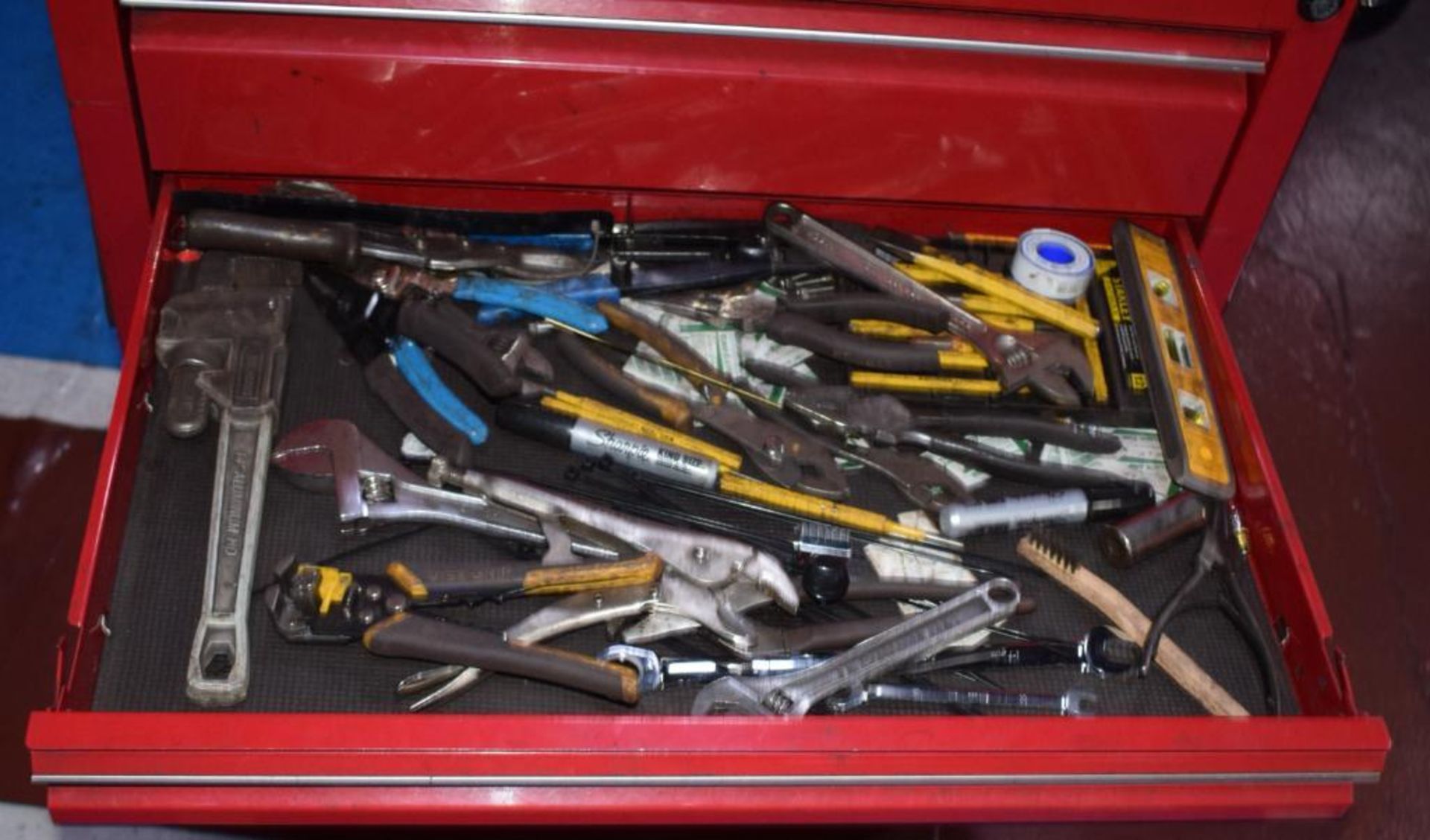 (1) Westward 5 Drawer Rolling Tool Box. With vise & miscellaneous tools. - Image 5 of 8