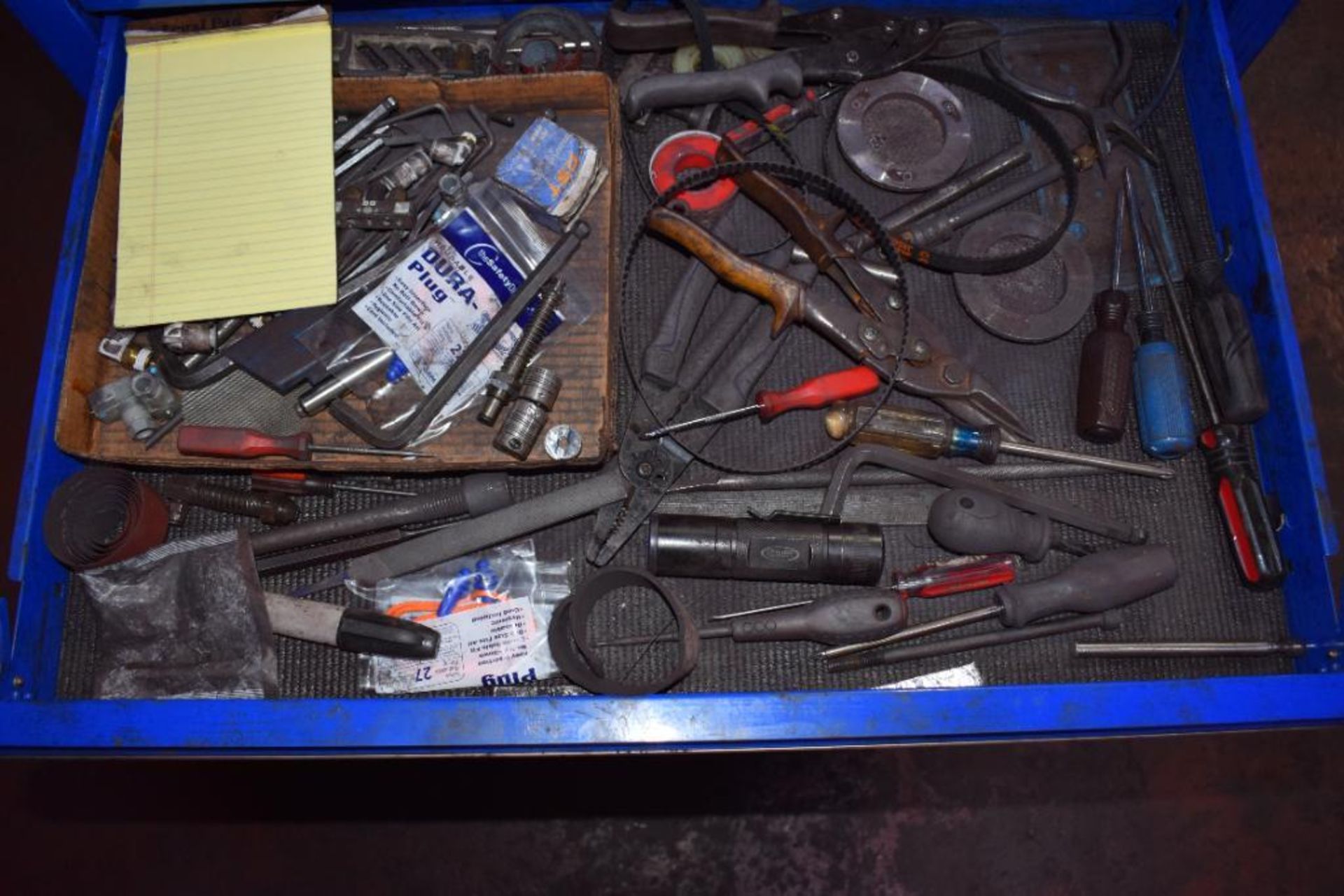 (1) Westward 5 Drawer Rolling Tool Box. With vise & miscellaneous tools. - Image 4 of 8