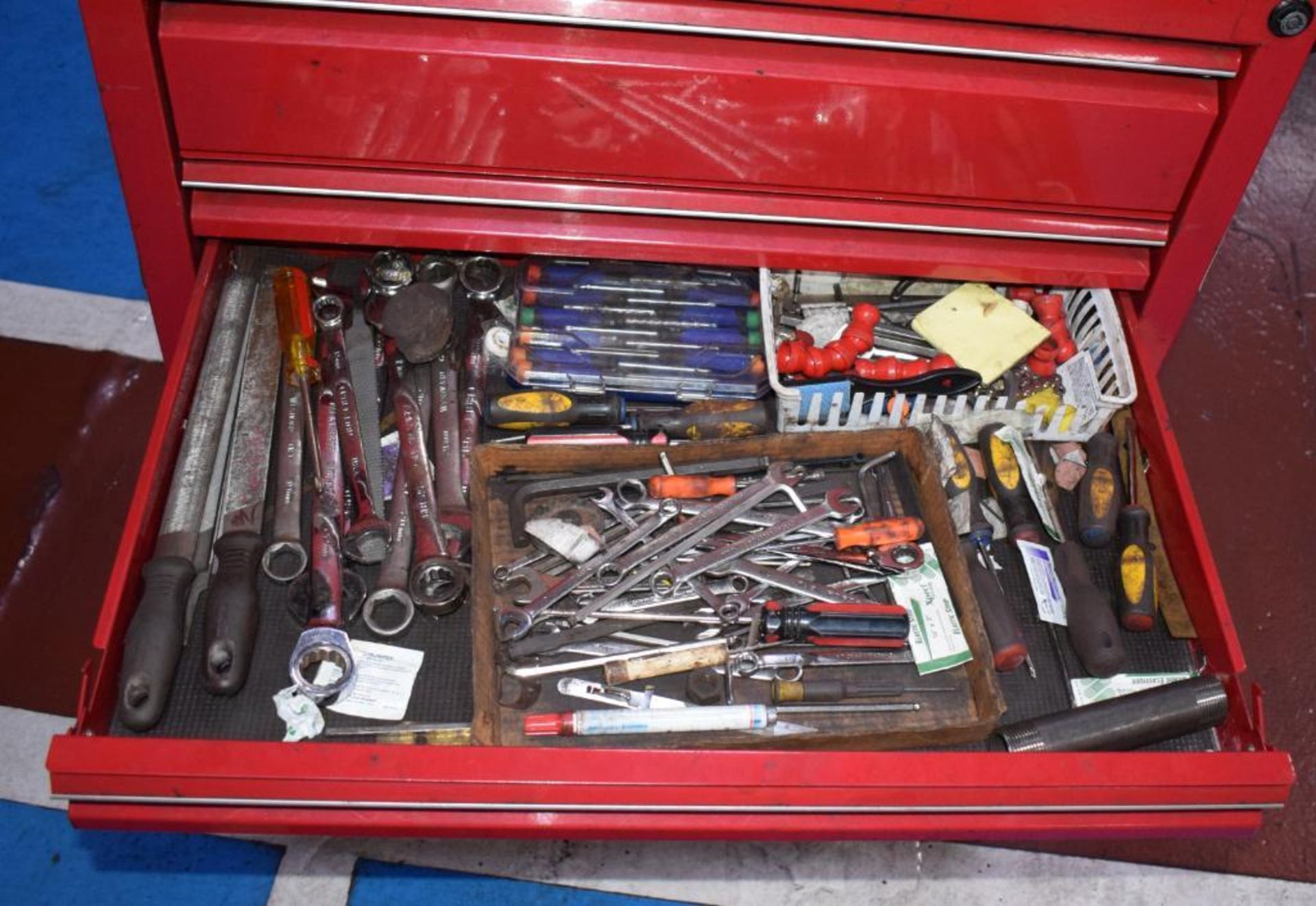(1) Westward 5 Drawer Rolling Tool Box. With vise & miscellaneous tools. - Image 6 of 8