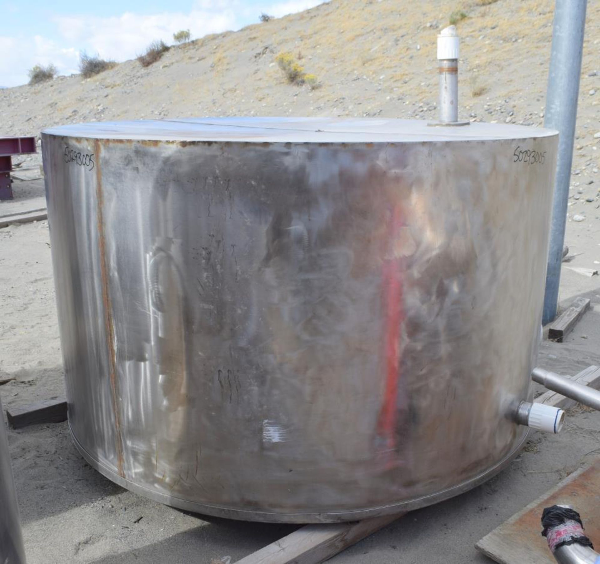 Used- Tank, Approximate 1,000 Gallon, Stainless Steel. Approximate 82" diameter x 48" straight side, - Image 4 of 6