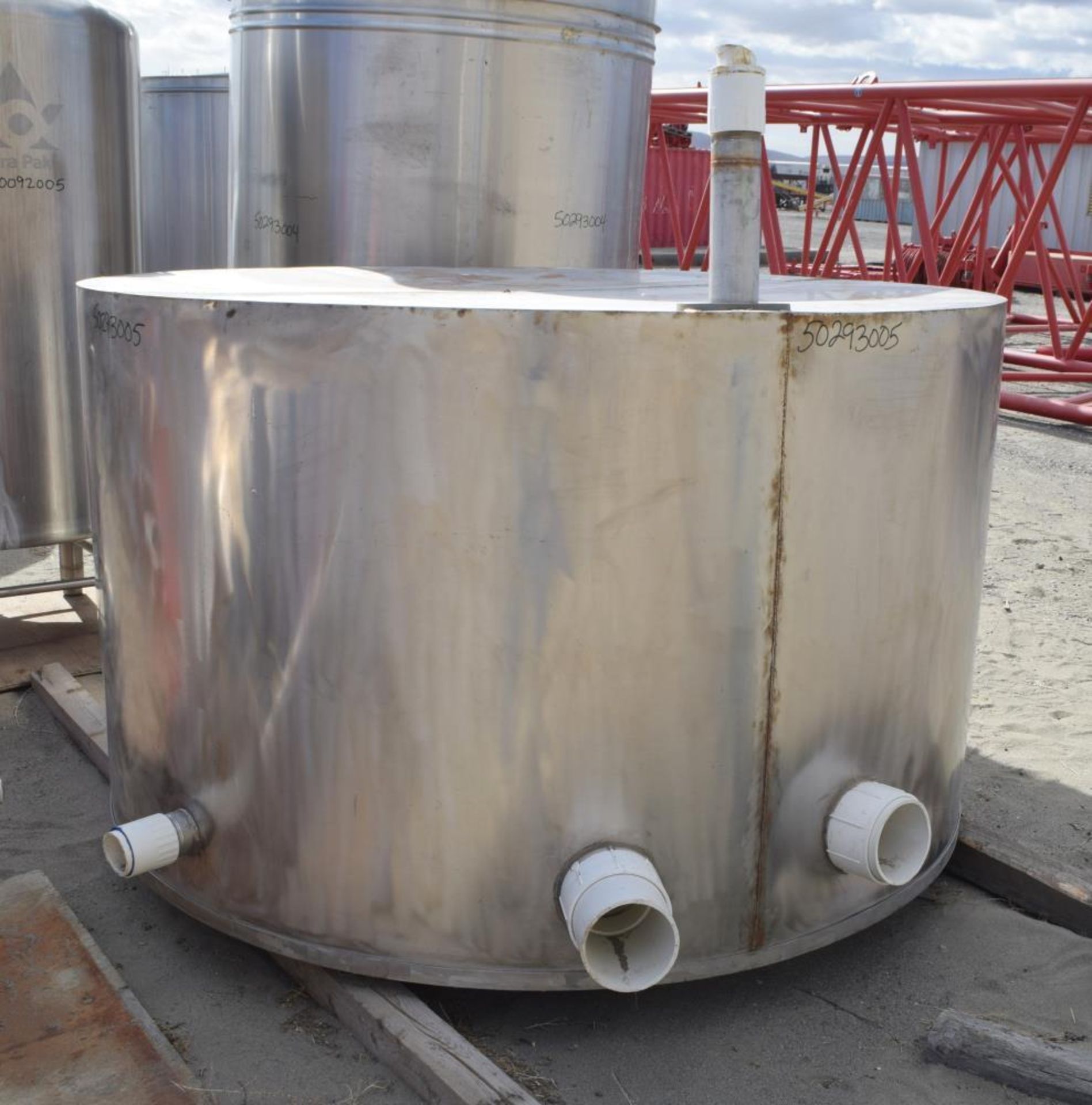 Used- Tank, Approximate 1,000 Gallon, Stainless Steel. Approximate 82" diameter x 48" straight side, - Image 3 of 6
