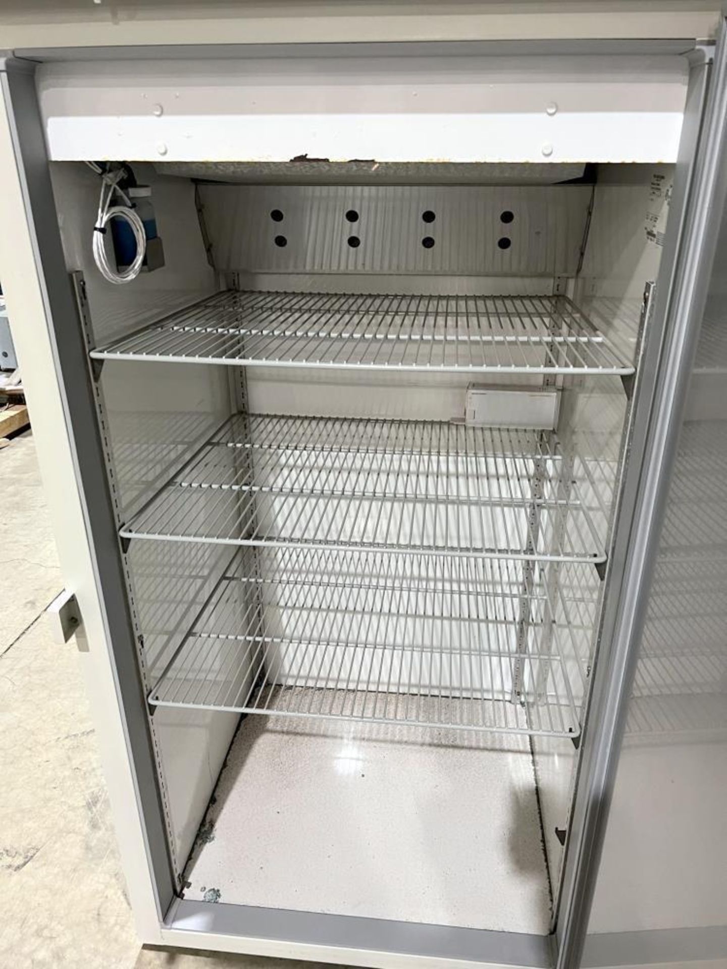 Used- Thermo Revco Upright Refrigerator, Model REL3004A21. 12oz charge of R-134A Refrigerant. 29.2 C - Image 7 of 10