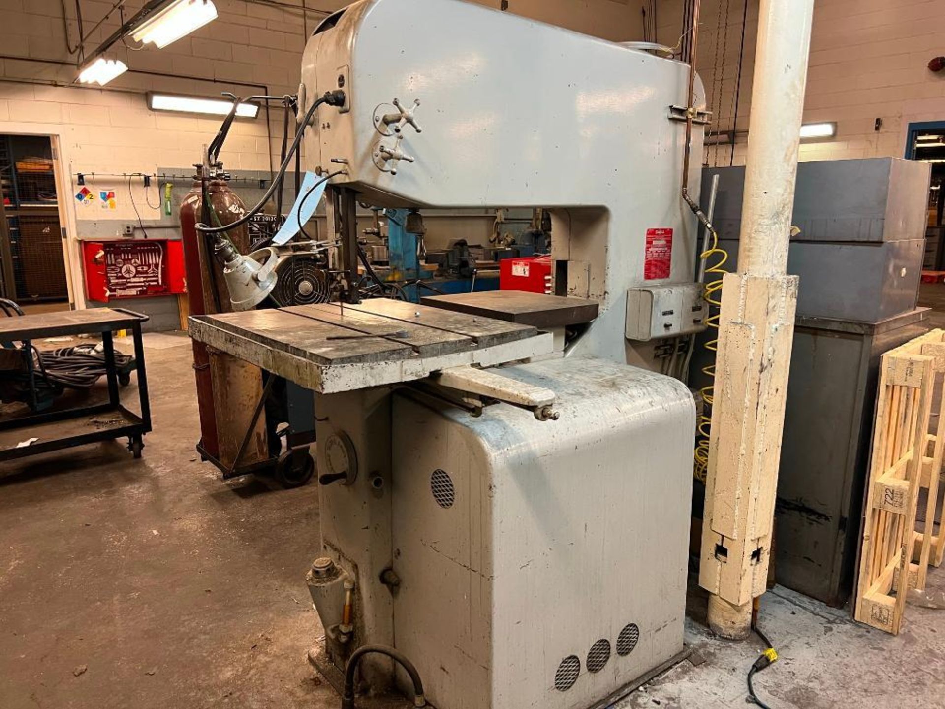 DoAll Vertical Bandsaw Model 3612-3, S/N 153-62571, with extra saw blades - Image 2 of 5