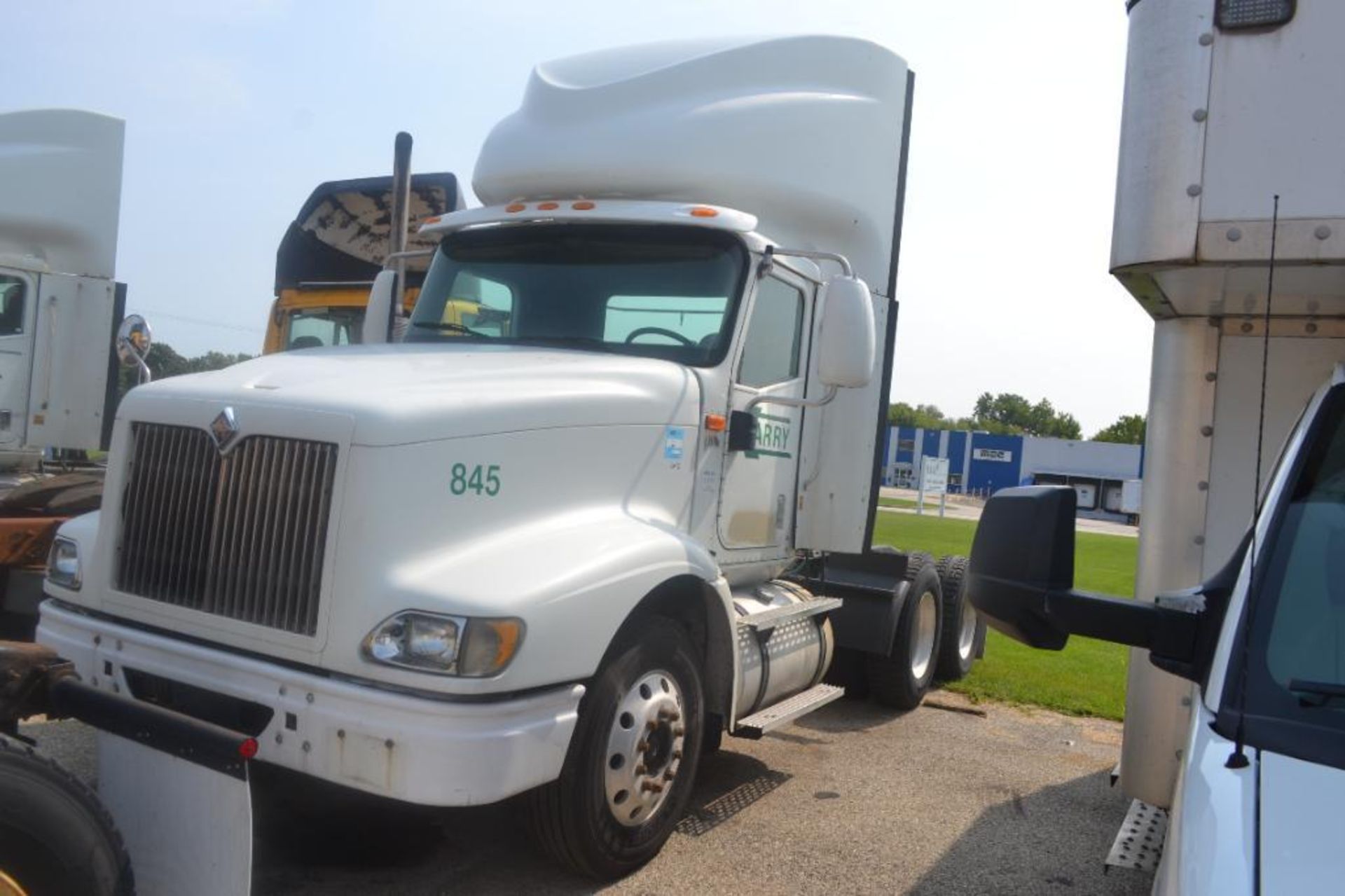 2003 International Day Cab, T.A. Truck Tractor. Model 9400i