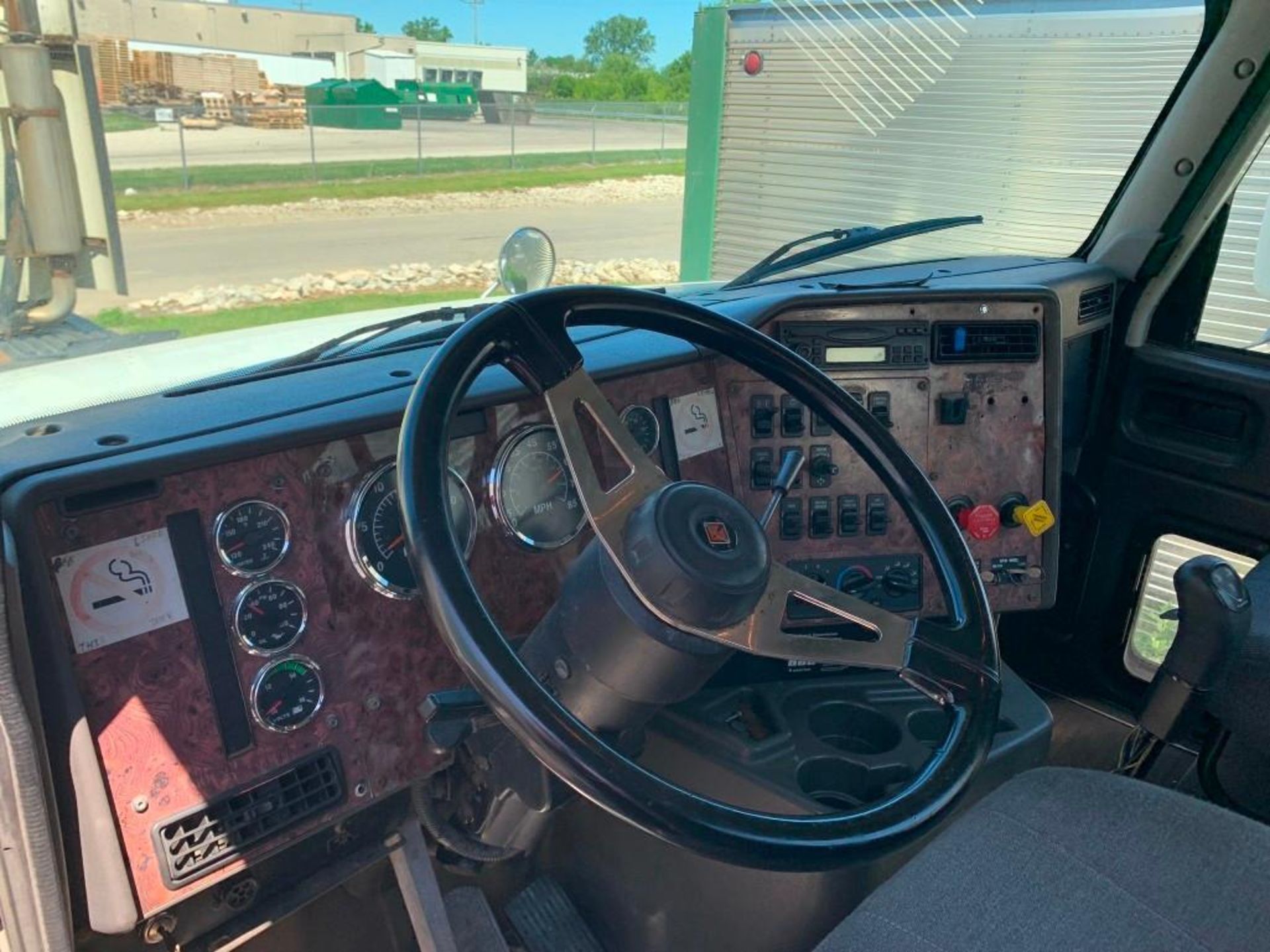 2003 International Day Cab, T.A. Truck Tractor. Model 9400i - Image 5 of 7