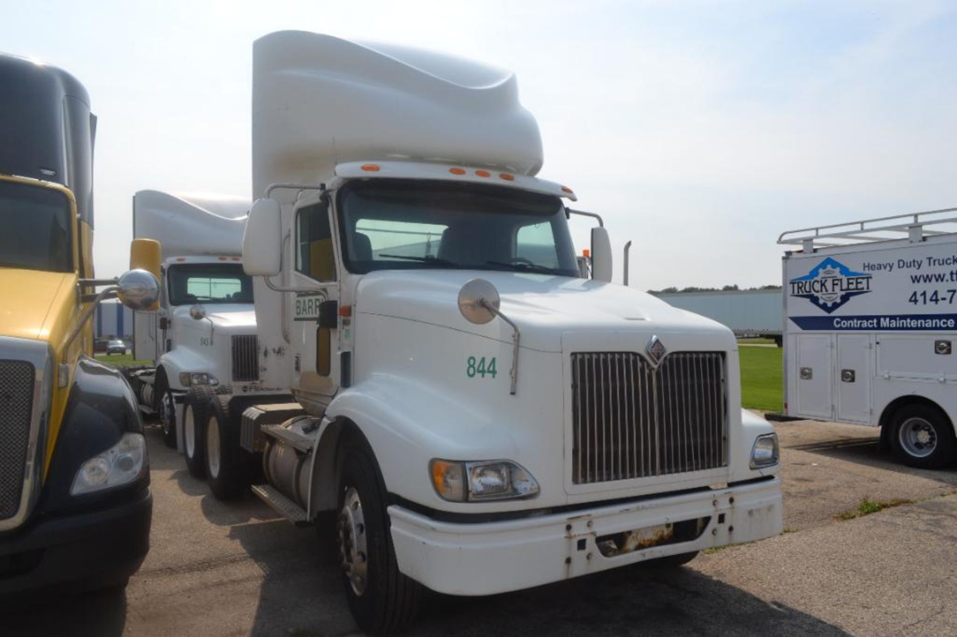 2003 International Day Cab, T.A. Truck Tractor. Model 9400i - Image 2 of 7