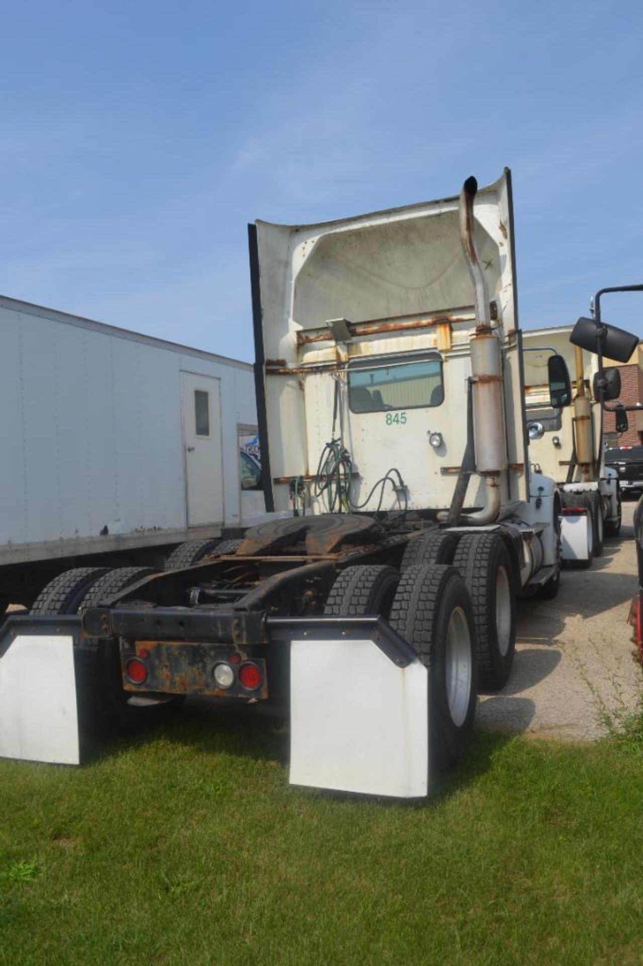 2003 International Day Cab, T.A. Truck Tractor. Model 9400i - Image 3 of 7