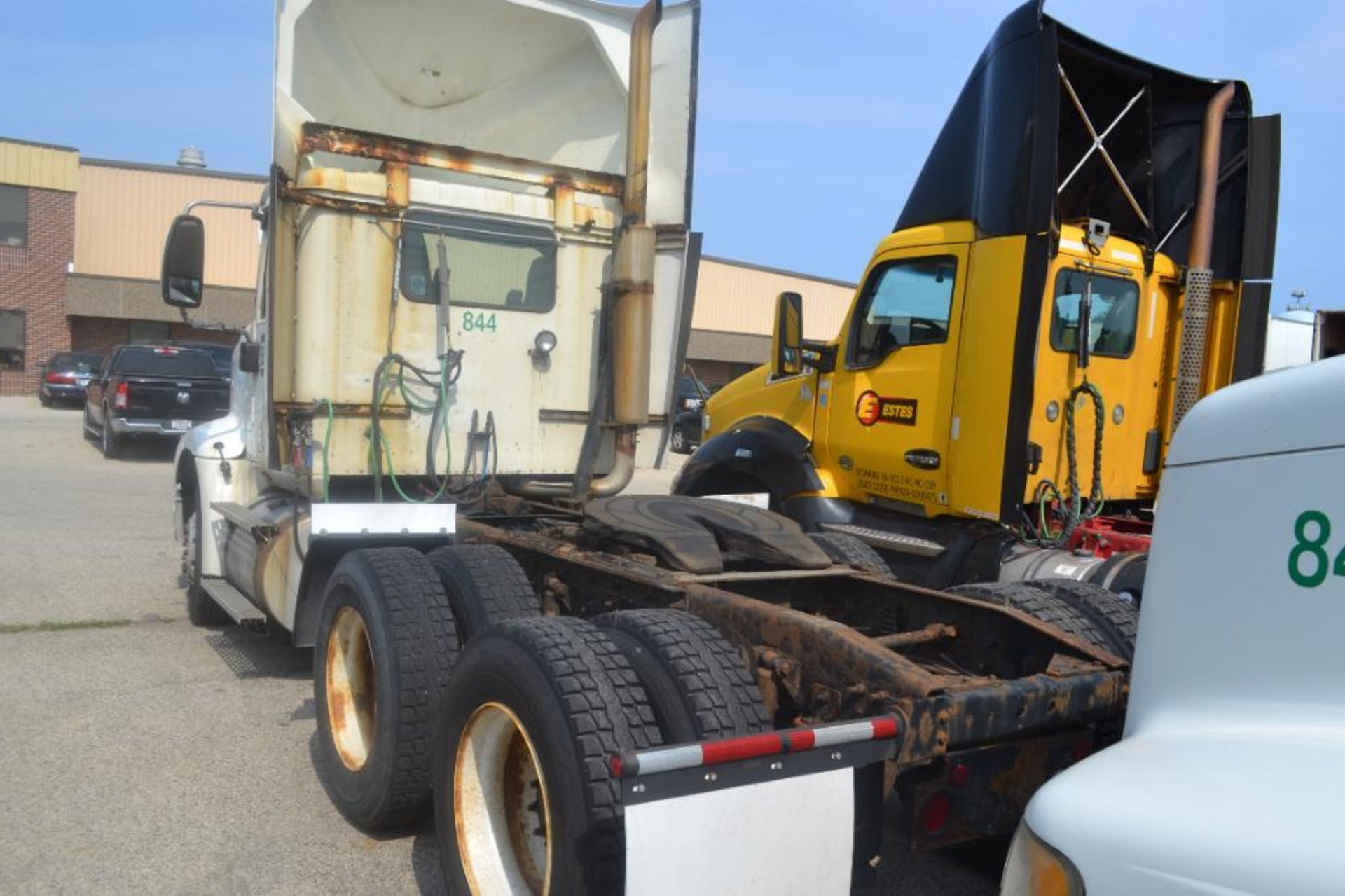 2003 International Day Cab, T.A. Truck Tractor. Model 9400i - Image 3 of 7