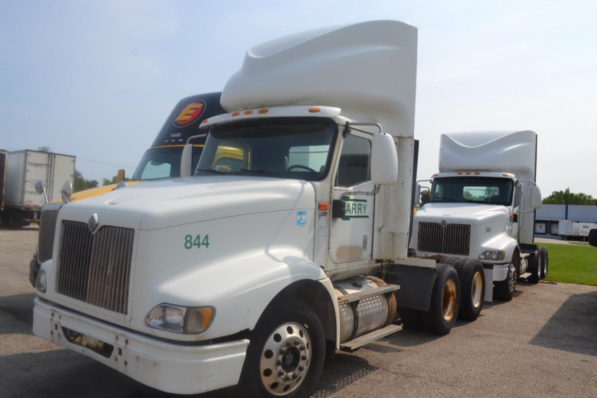 2003 International Day Cab, T.A. Truck Tractor. Model 9400i