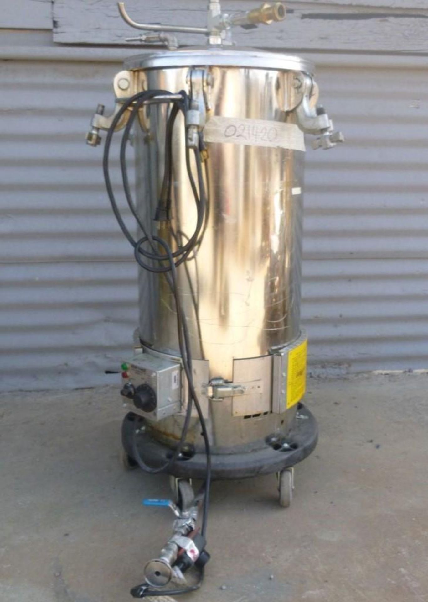 Tank, 15 Gallon, S/st, 110 PSI, 14" X 26.5", Binks, A #C744050 (Loading Cost = $50) - Image 6 of 6