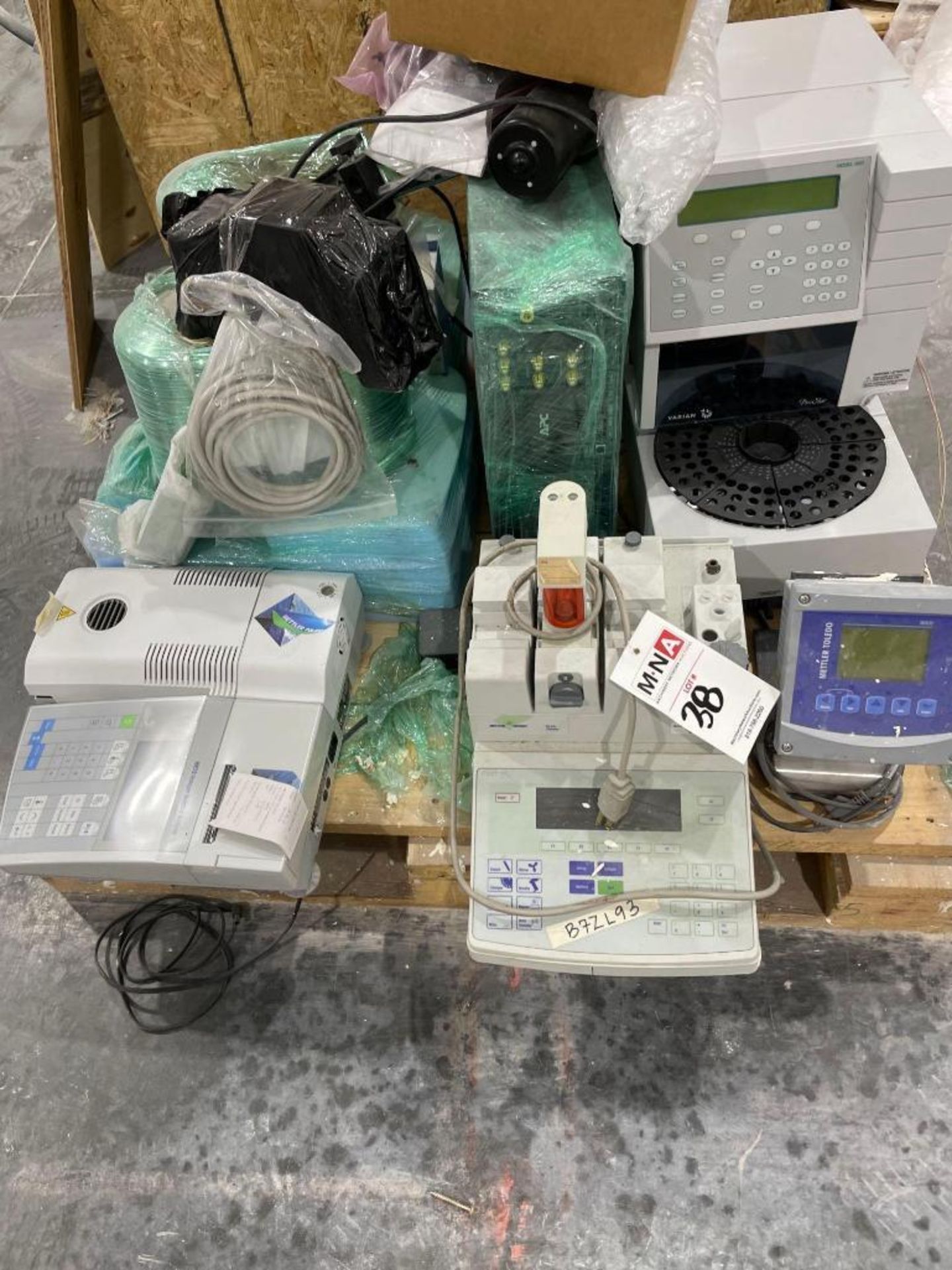 Lot: Assorted Lab Equipment, including: Agilent / Varian Prostar 420 Hplc Autosampler, Mettler Toled - Image 9 of 16