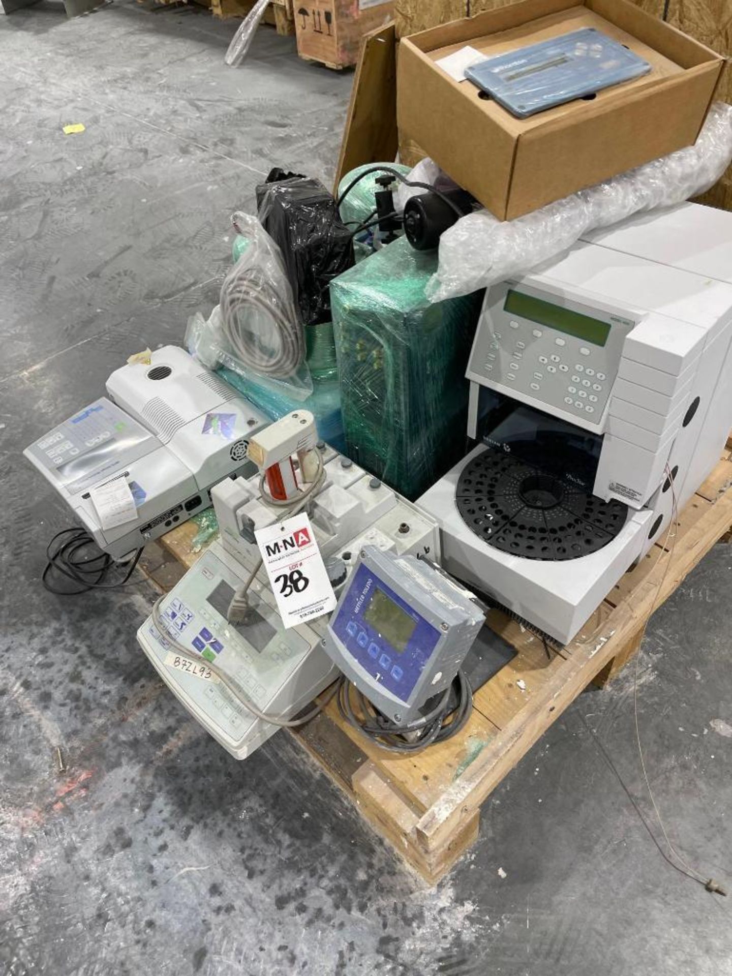 Lot: Assorted Lab Equipment, including: Agilent / Varian Prostar 420 Hplc Autosampler, Mettler Toled - Image 12 of 16