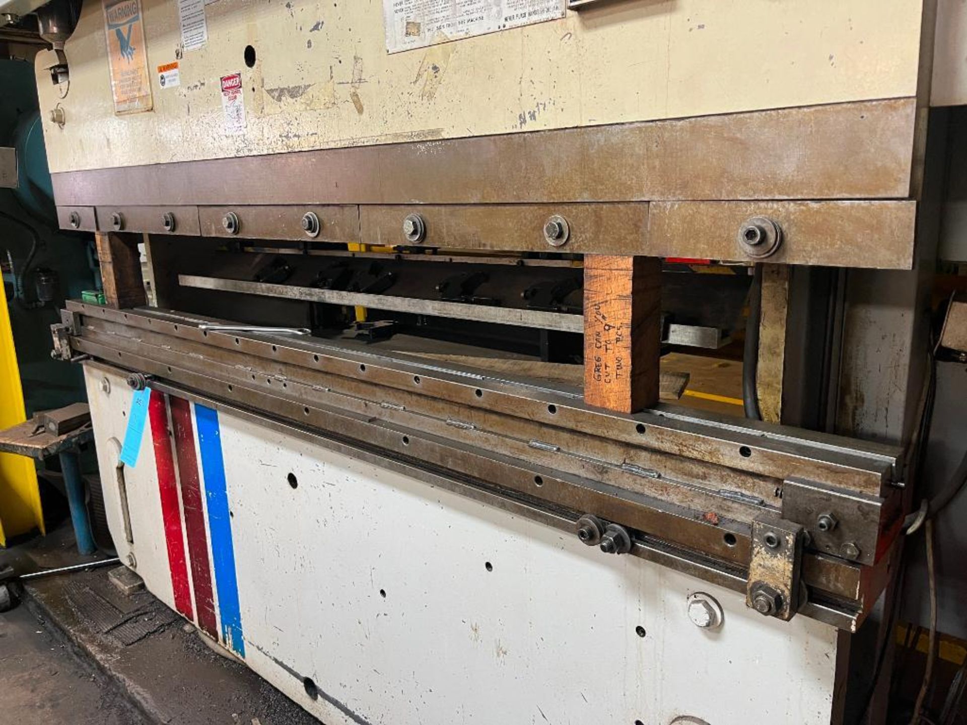 Pacific 90 Ton CNC Hydraulic Press Brake, Model J90B. S/N A505. 96" Overall Bed & Ram, 6" Throat, 98 - Image 3 of 7