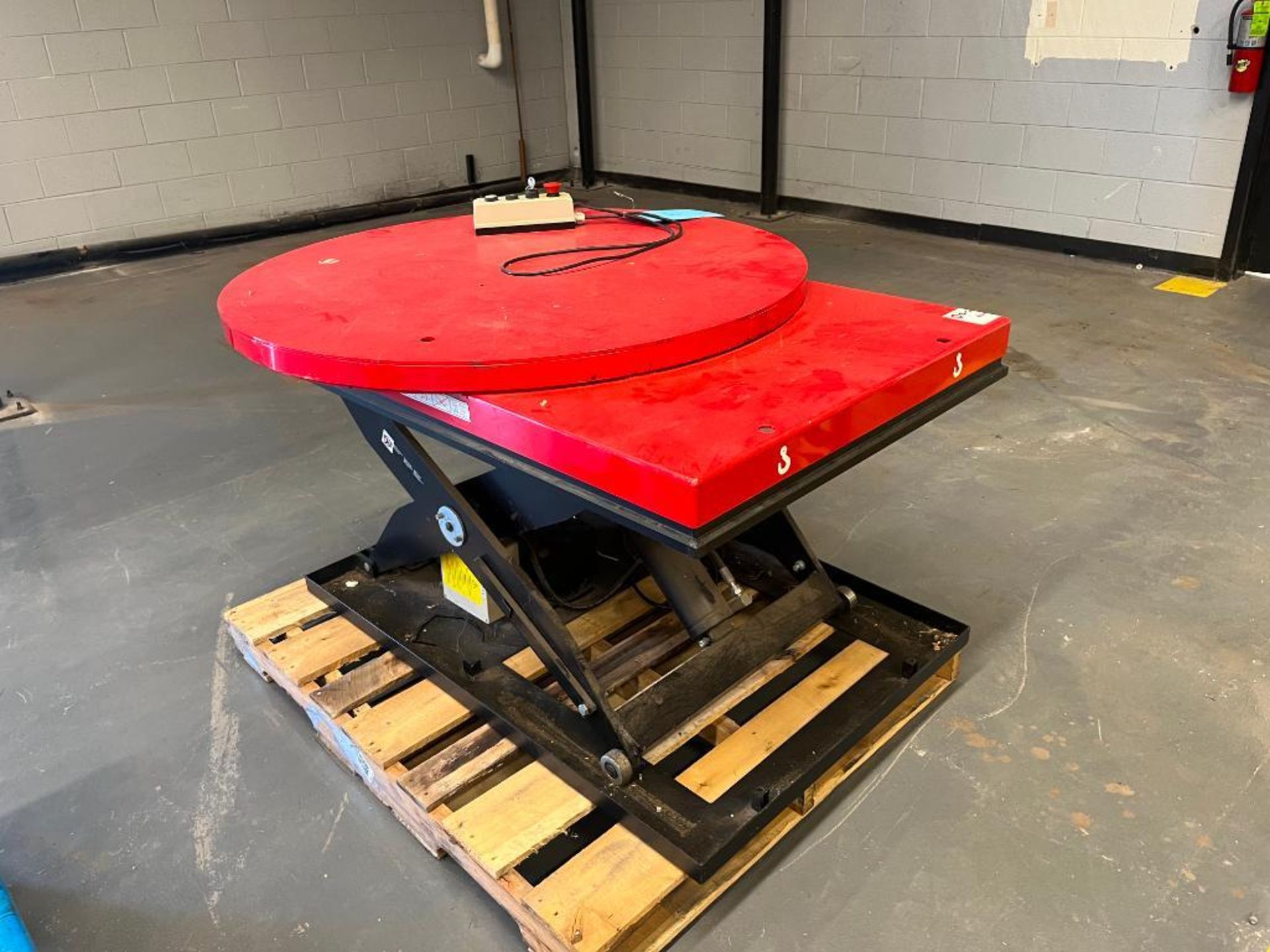 31" x 45" Electric Hydraulic Lift Table, 2000 lb Capacity w/ 43" Turntable - Image 2 of 6