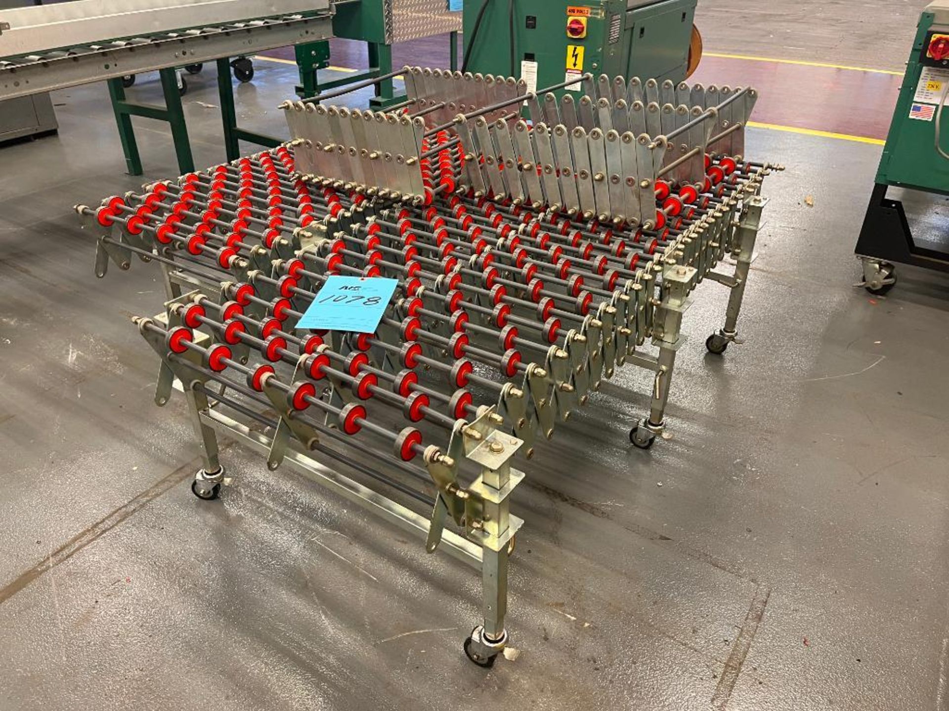 Lot (2): Section Portable Flex Conveyor