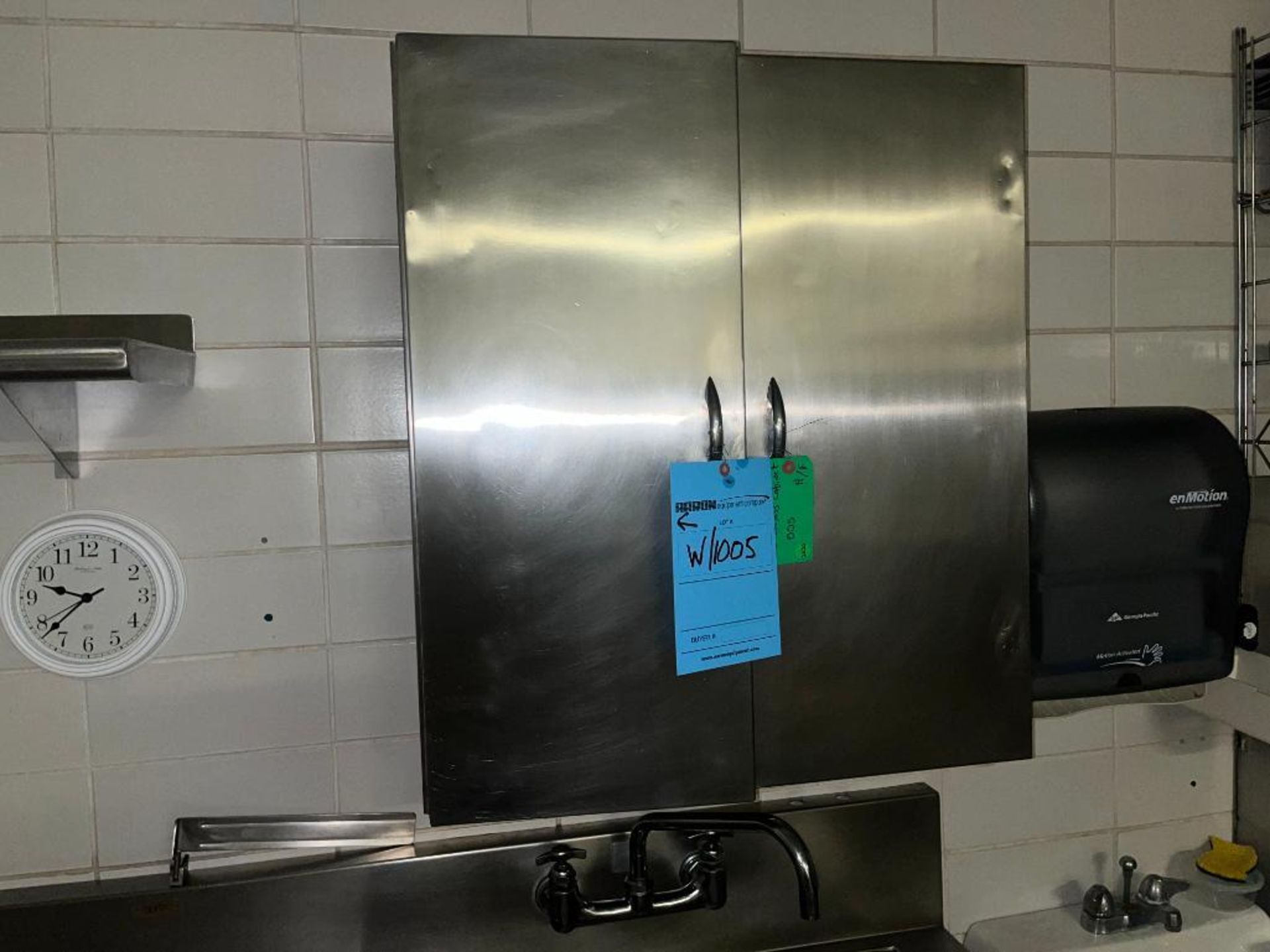 Lot (3): 117" x 28" Stainless Steel preptable w/ 30" 24" Sink, Stainless Upper Cabinet & Stainless S - Image 4 of 7