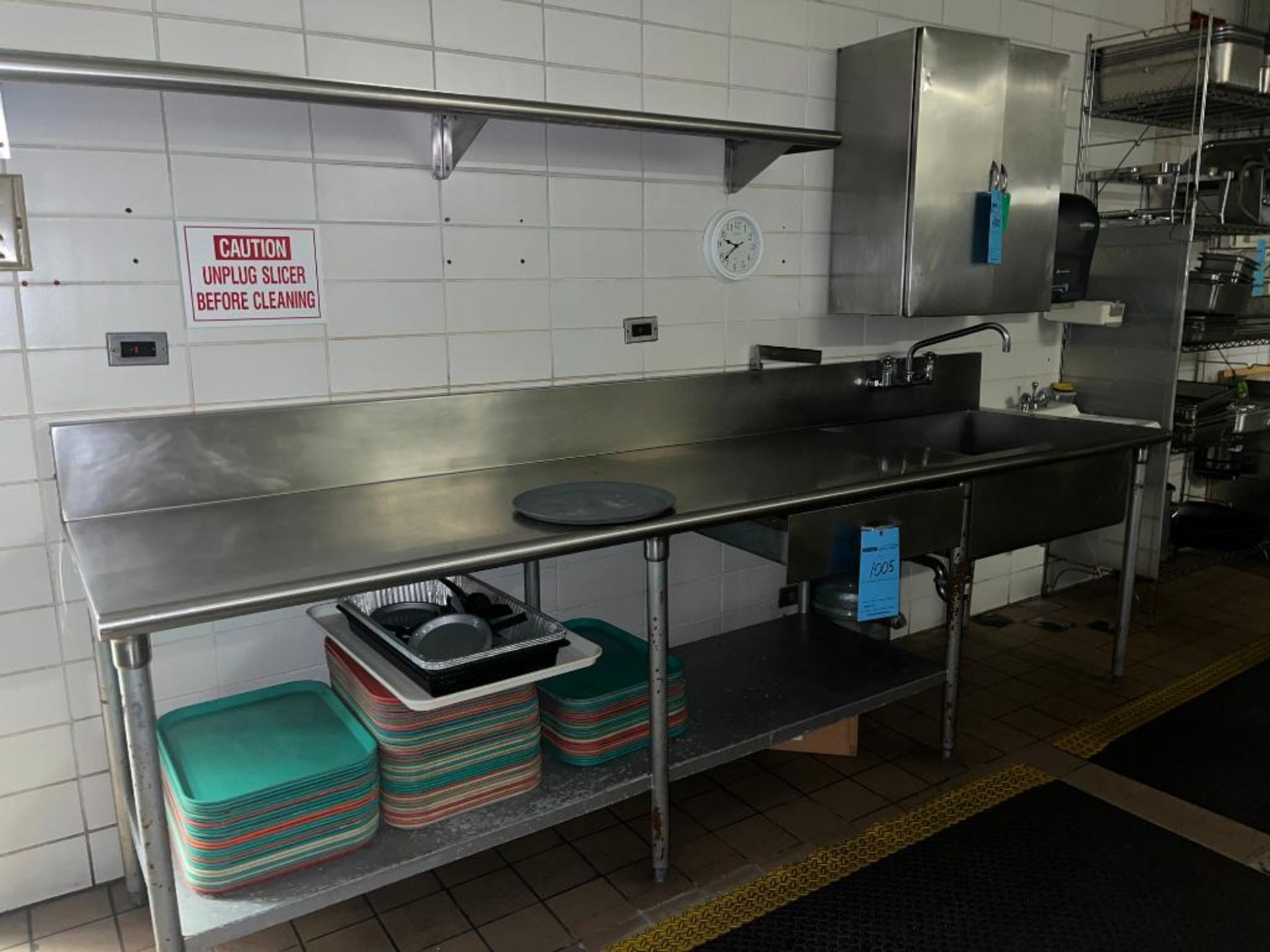 Lot (3): 117" x 28" Stainless Steel preptable w/ 30" 24" Sink, Stainless Upper Cabinet & Stainless S