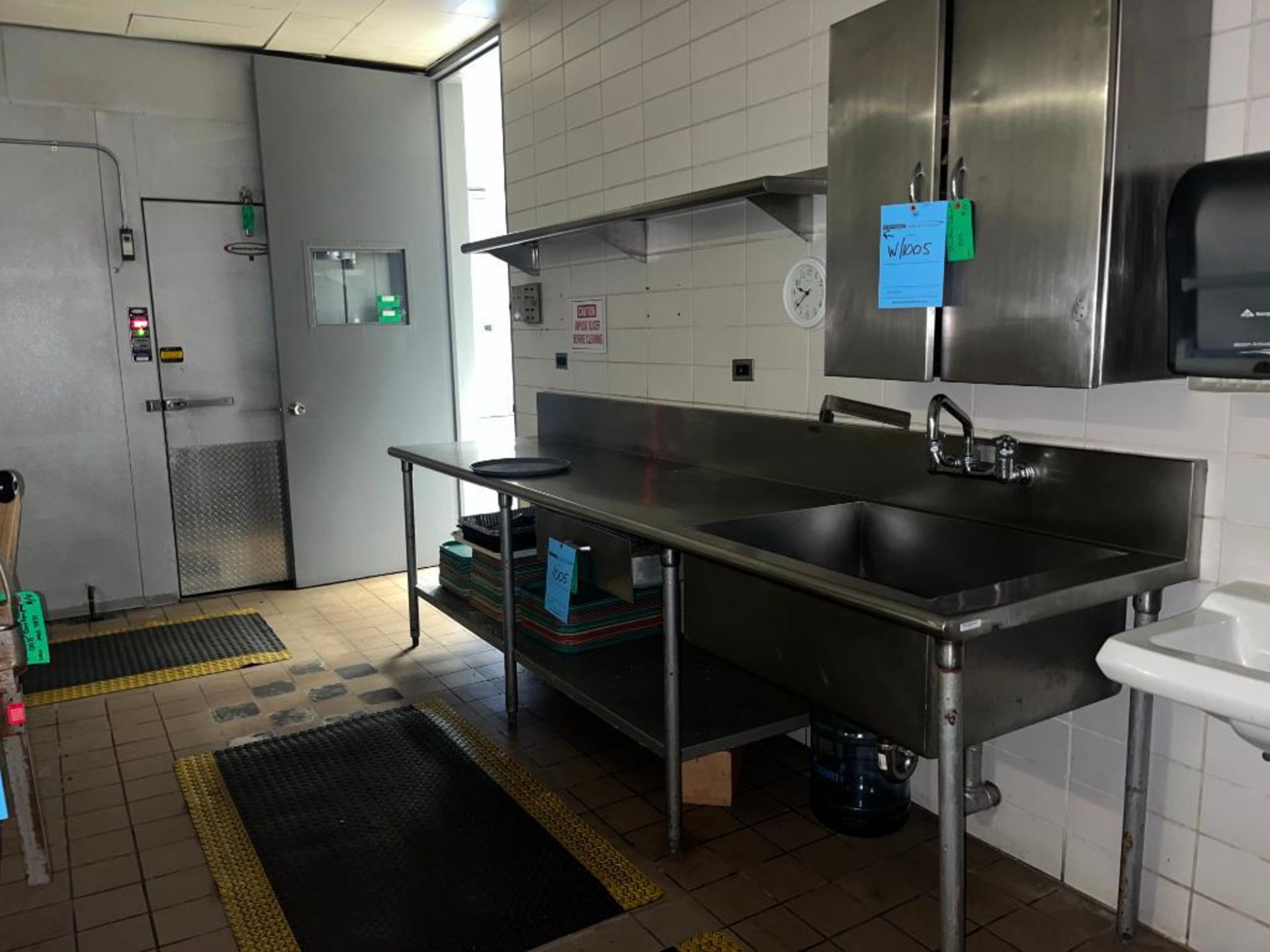 Lot (3): 117" x 28" Stainless Steel preptable w/ 30" 24" Sink, Stainless Upper Cabinet & Stainless S - Image 2 of 7