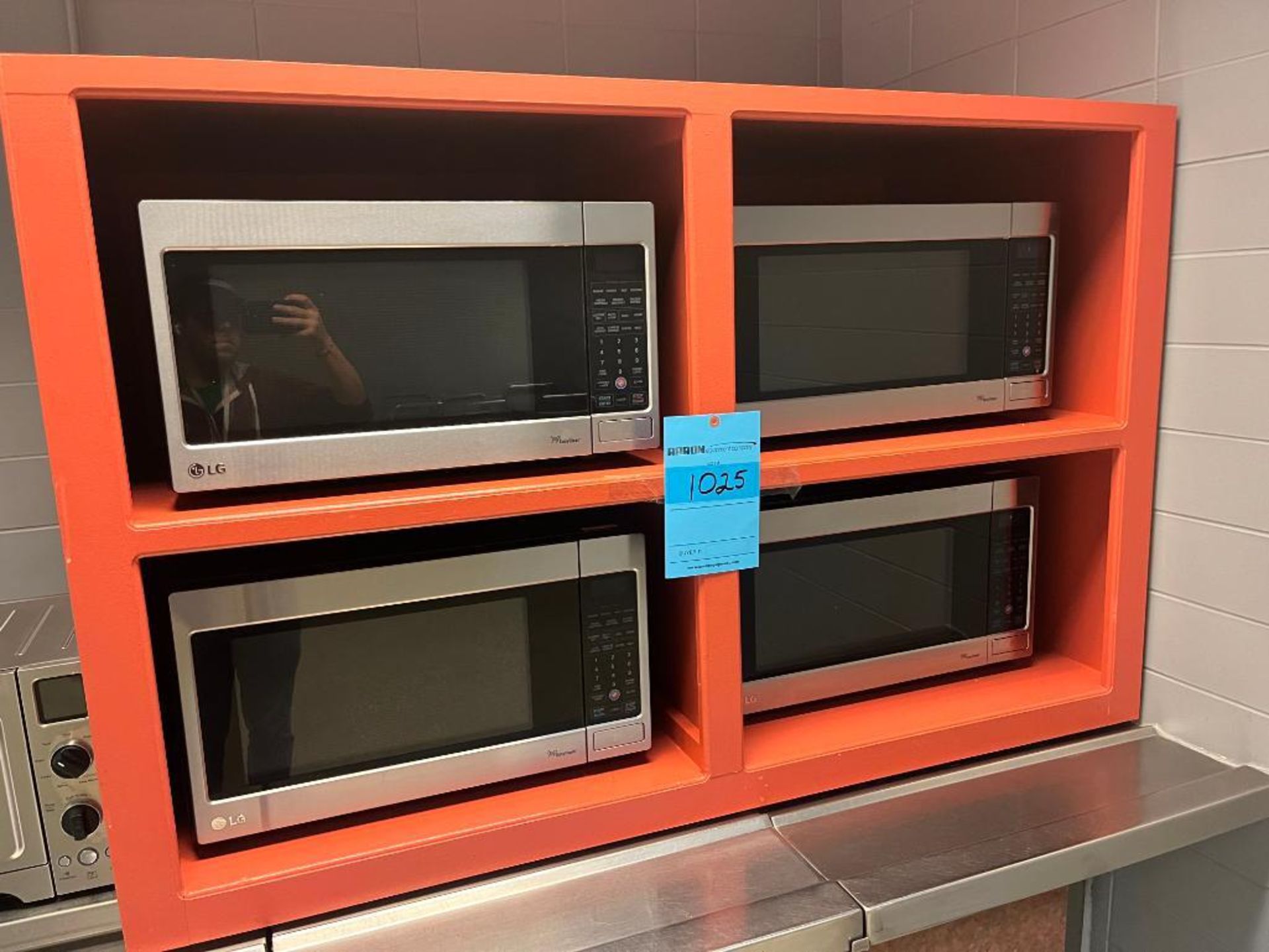 Lot (5): (4) LG Easy Clean Microwave & (1) Kitchenaid Toaster Oven - Image 4 of 8
