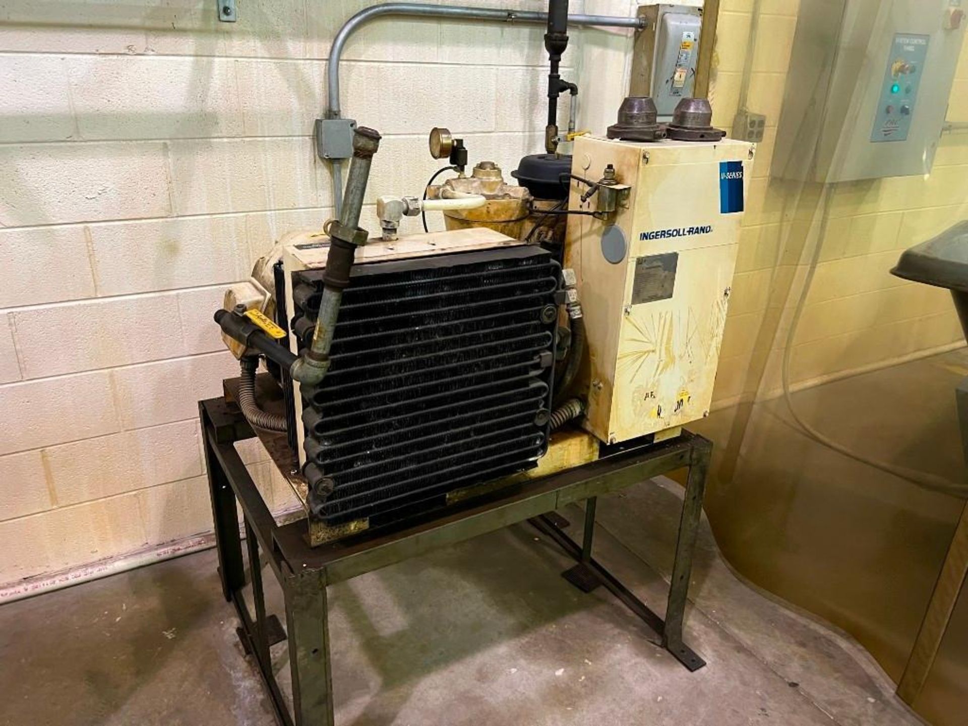 Ingersoll Rand 20HP Rotary Screw Air Compressor Model U20, S/N K4784U87E, with Pneumatech Air Dryer