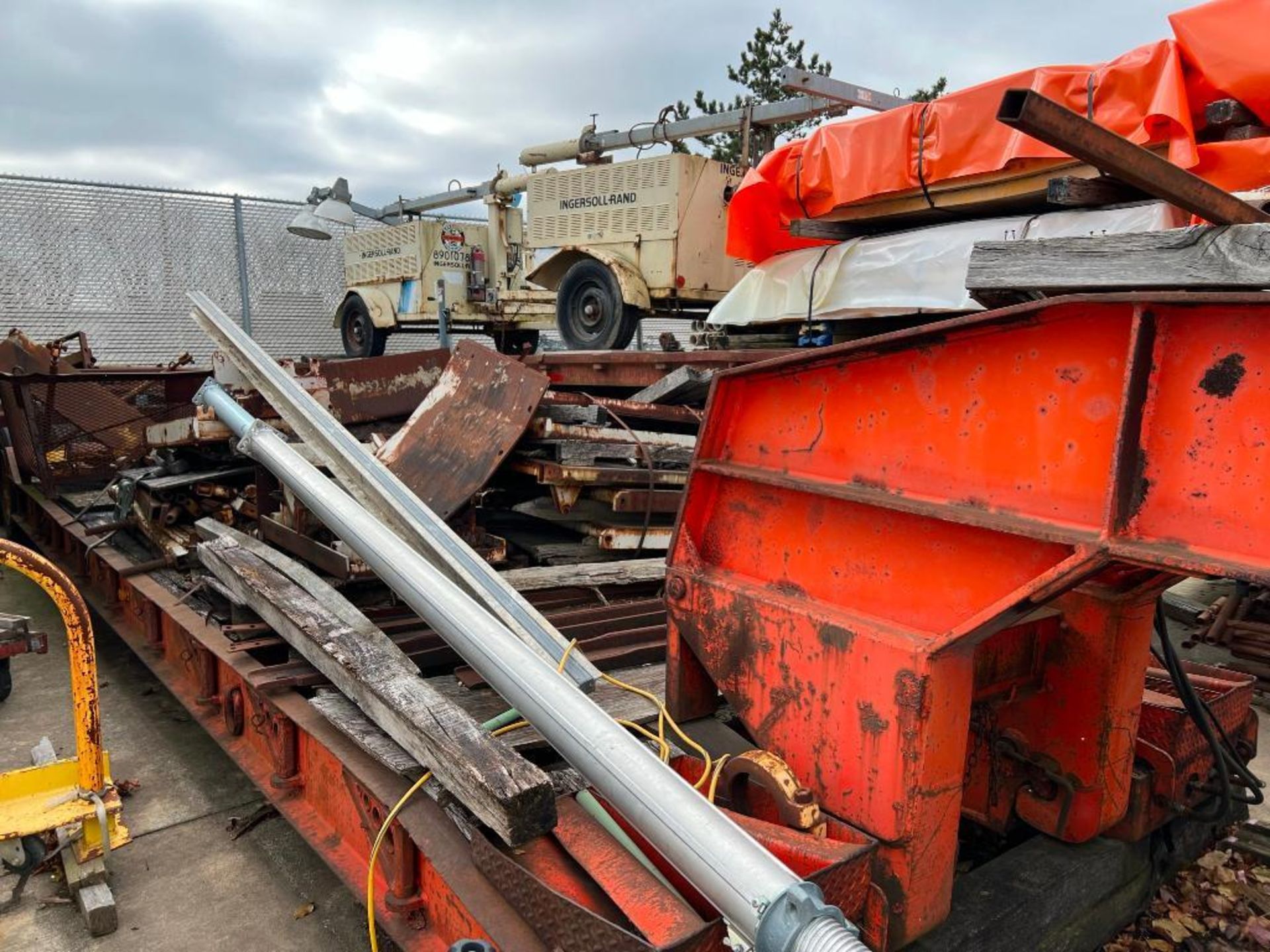 Rogers 35-Ton Hydraulic Lowboy Trailer, S/N 1RBH40207FAR20368, Tandem Axle, with Wood Deck - Image 2 of 6