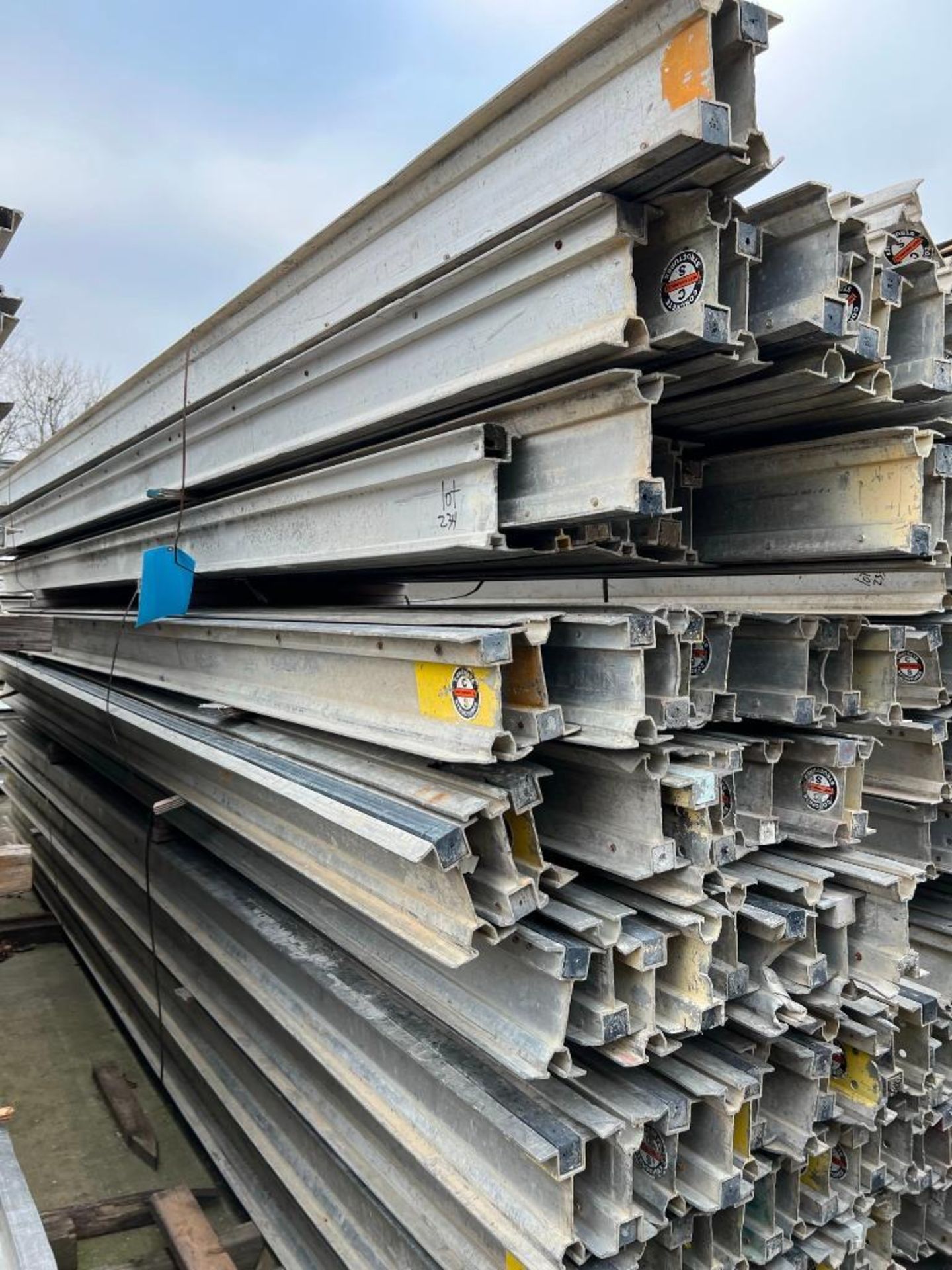 LOT: Approx. (100) 6 1/2" Symons Joists, 17' and Under