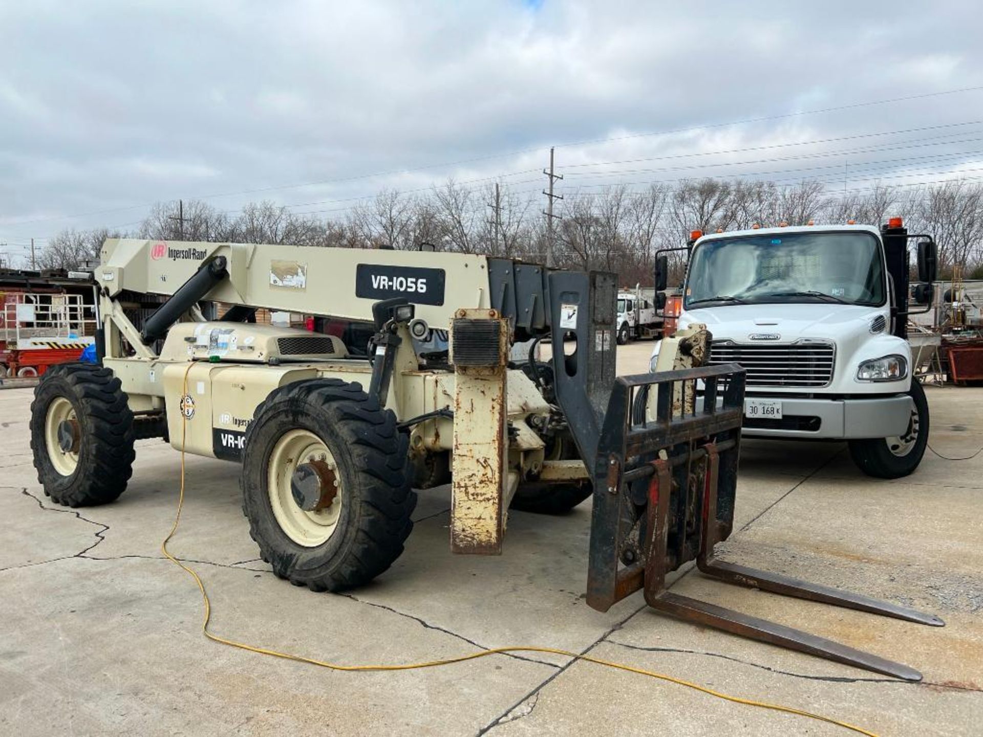 Ingersoll Rand 10,000-LBS. 4x4 Telehandler Forklift Model VR1056 (2003) - Image 9 of 13