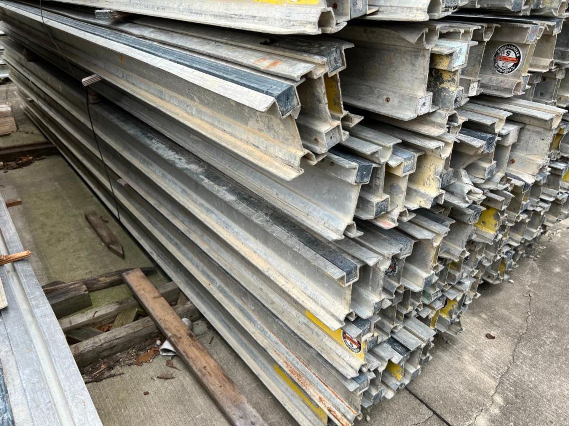 LOT: Approx. (100) 6 1/2" Symons Joists, 17' and Under - Image 3 of 3