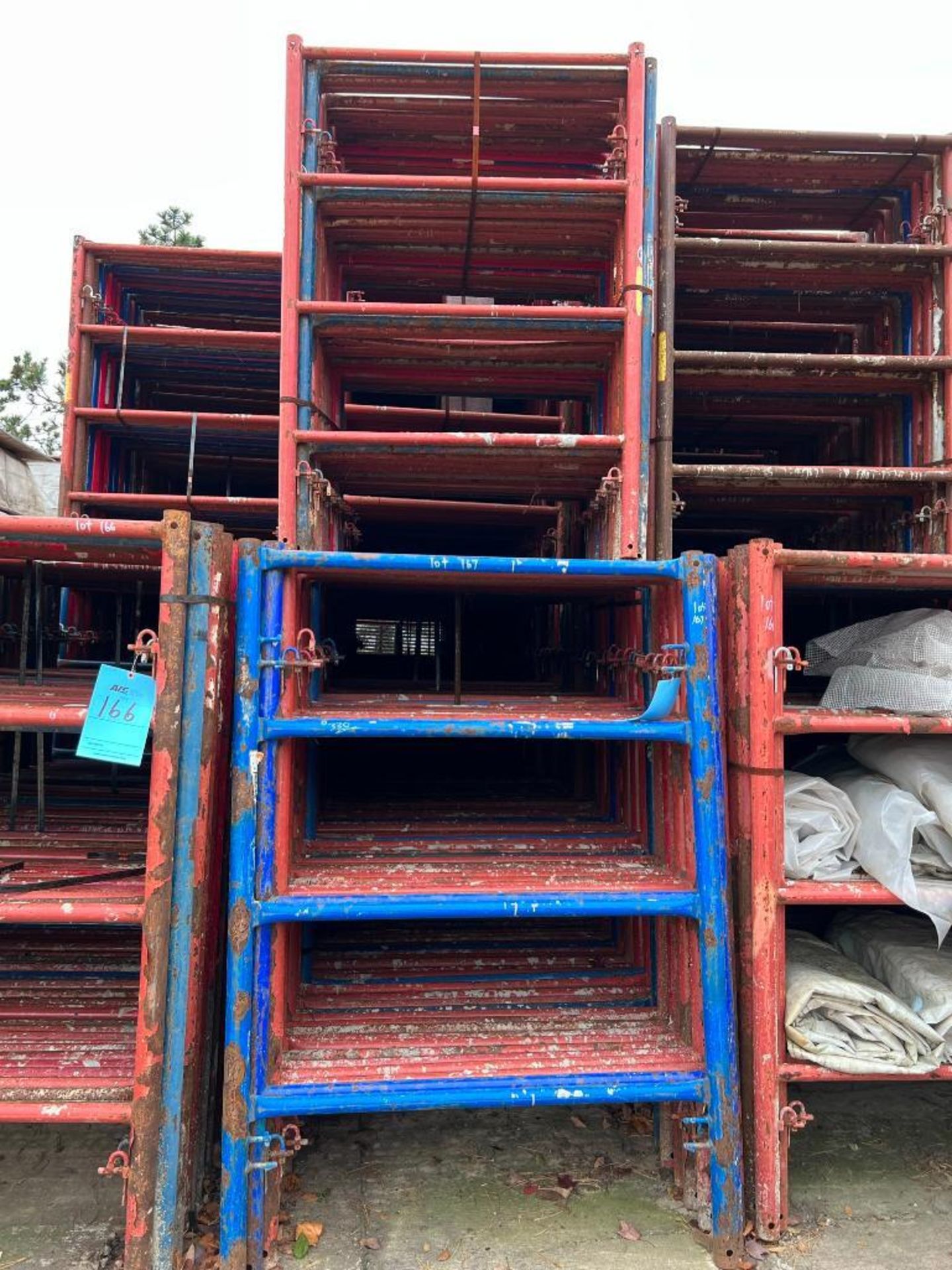 LOT: Approx. (330) 6' Symons Frames