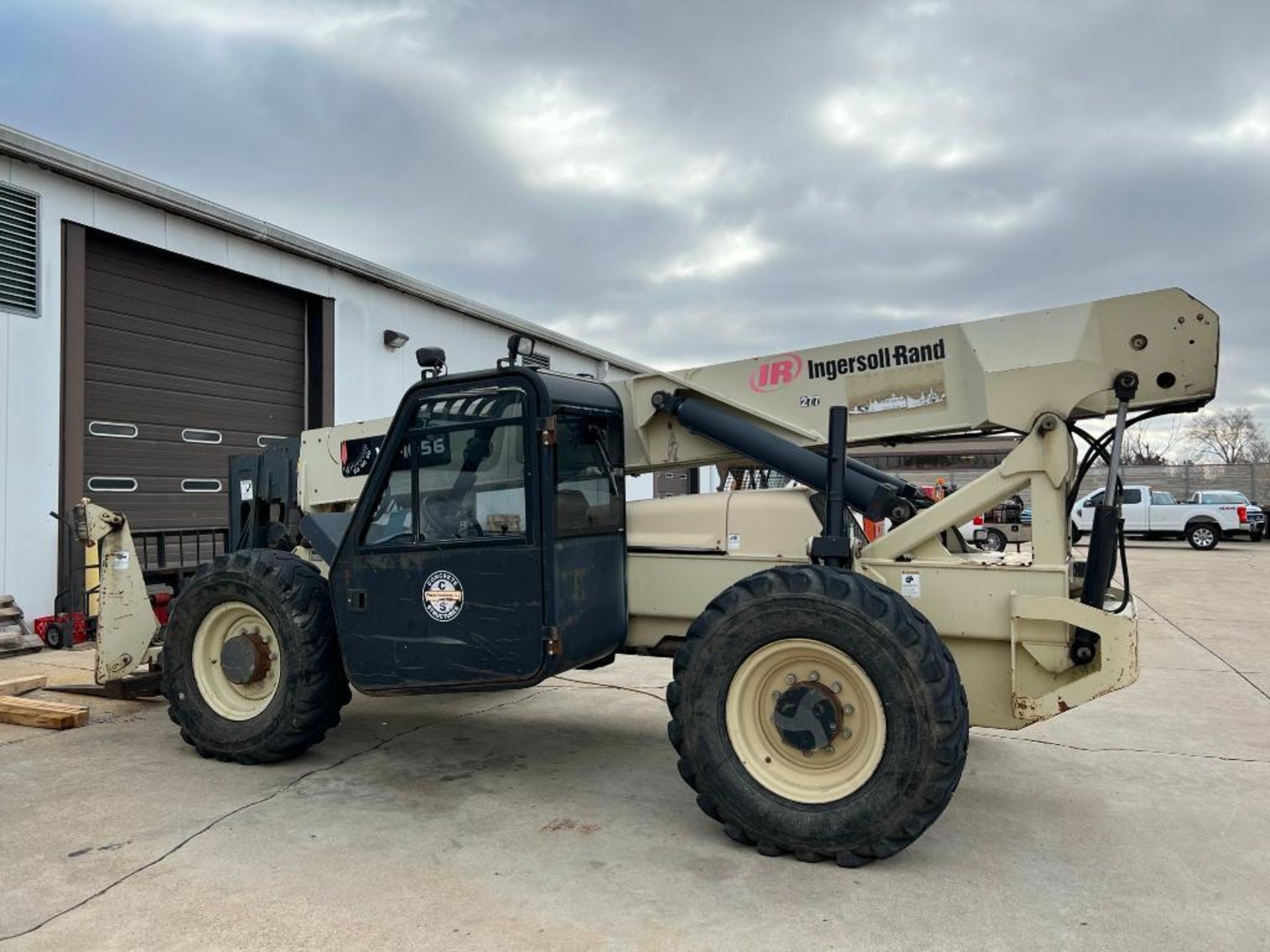 Ingersoll Rand 10,000-LBS. 4x4 Telehandler Forklift Model VR1056 (2003) - Image 7 of 13