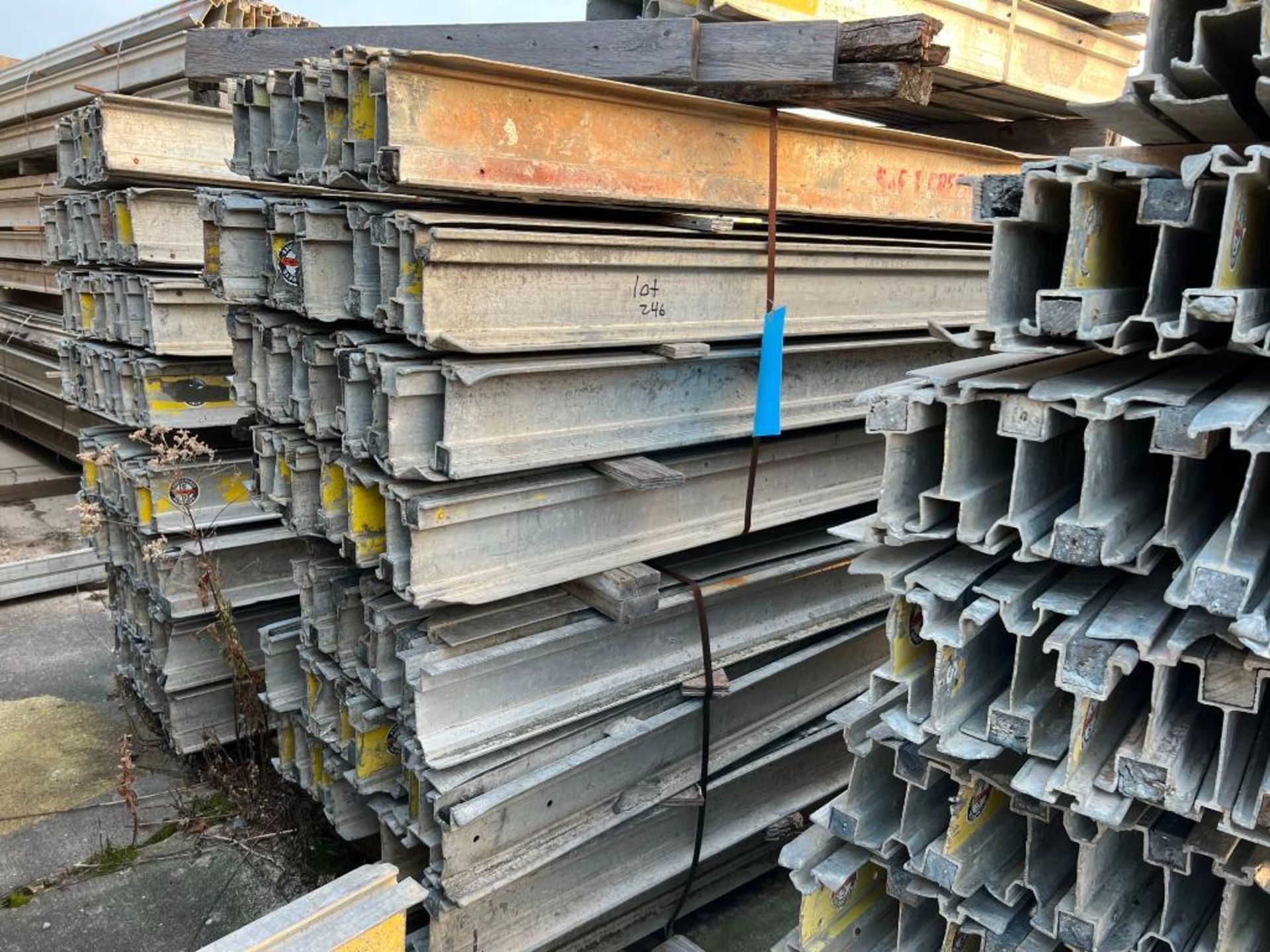 LOT: Approx. (115) 6 1/2" Symons Joists, 8' and Under