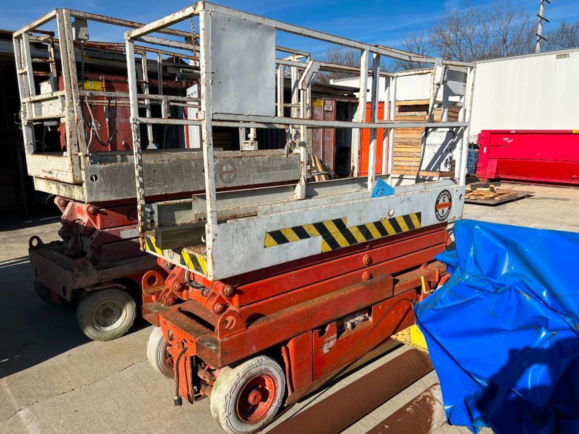 Snorkel Scissor Lift *NEEDS BATTERIES & CONTROL BOX* - Image 4 of 5