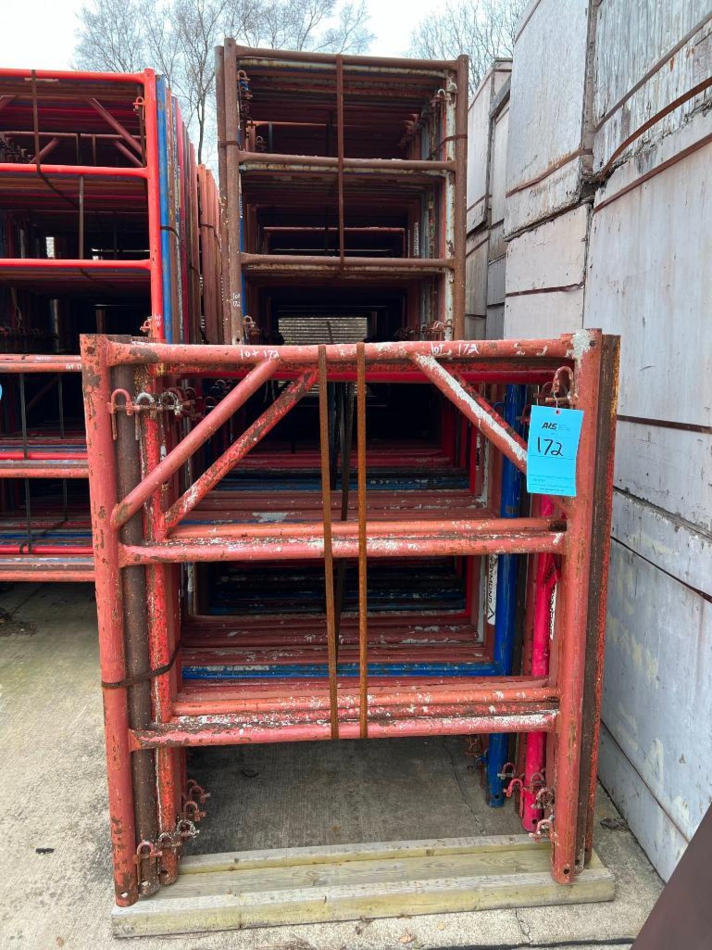 LOT: Approx. (250) 5' Symons Frames - Image 2 of 3