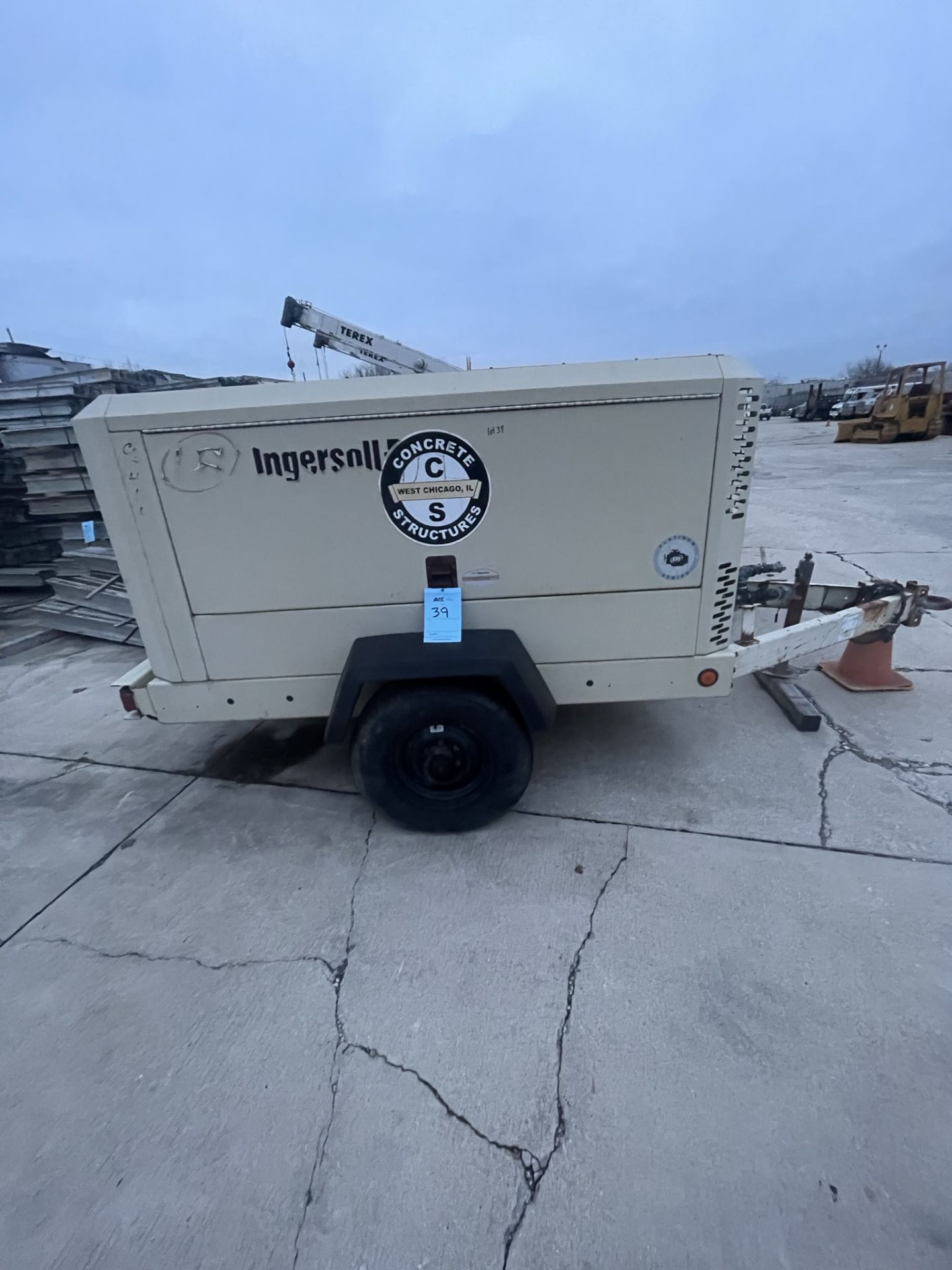 Ingersoll Rand Trailer Mounted Air Compressor Model XP375WIR (2003)