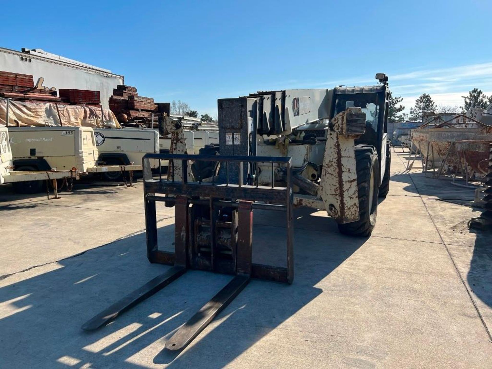 Ingersoll Rand 10,000-LBS. 4x4 Telehandler Forklift Model VR1056 (2003) - Image 3 of 13