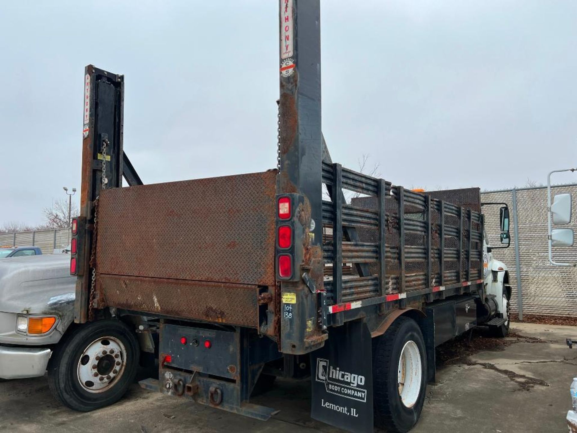 2005 International 4400 SBA Flatbed Truck, DT466 Auto Trans, VIN 1HTMKAAL55H128529, 17' Bed with Lif - Image 7 of 9