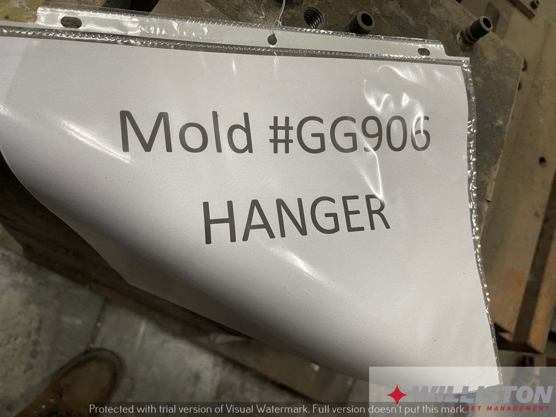 PLASTIC INJECTION MOLD - Hanger - Image 5 of 6