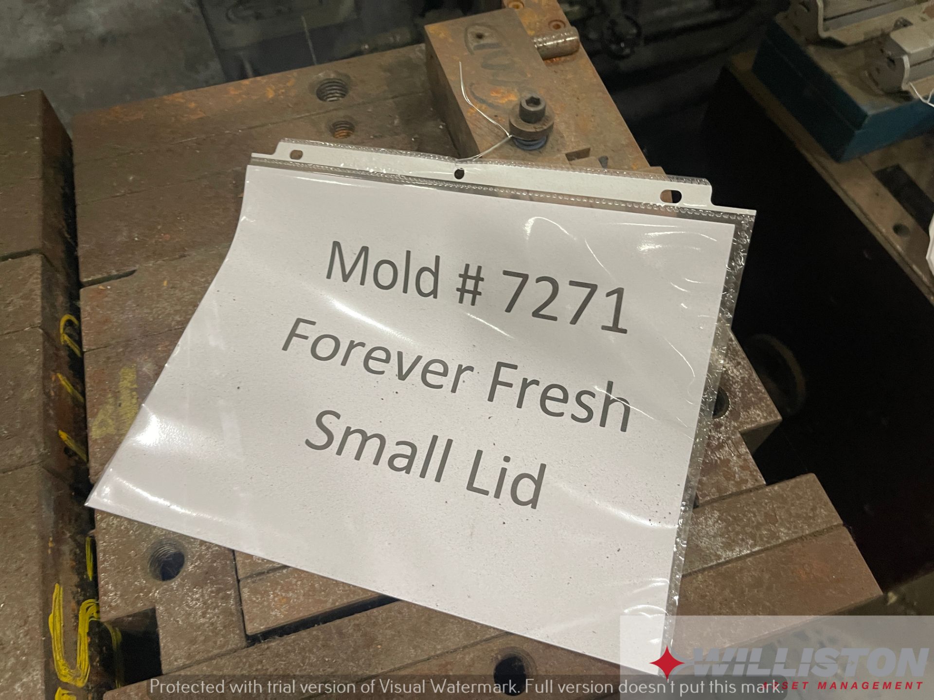 PLASTIC INJECTION MOLD - Forever Fresh Small Lid - Image 2 of 7