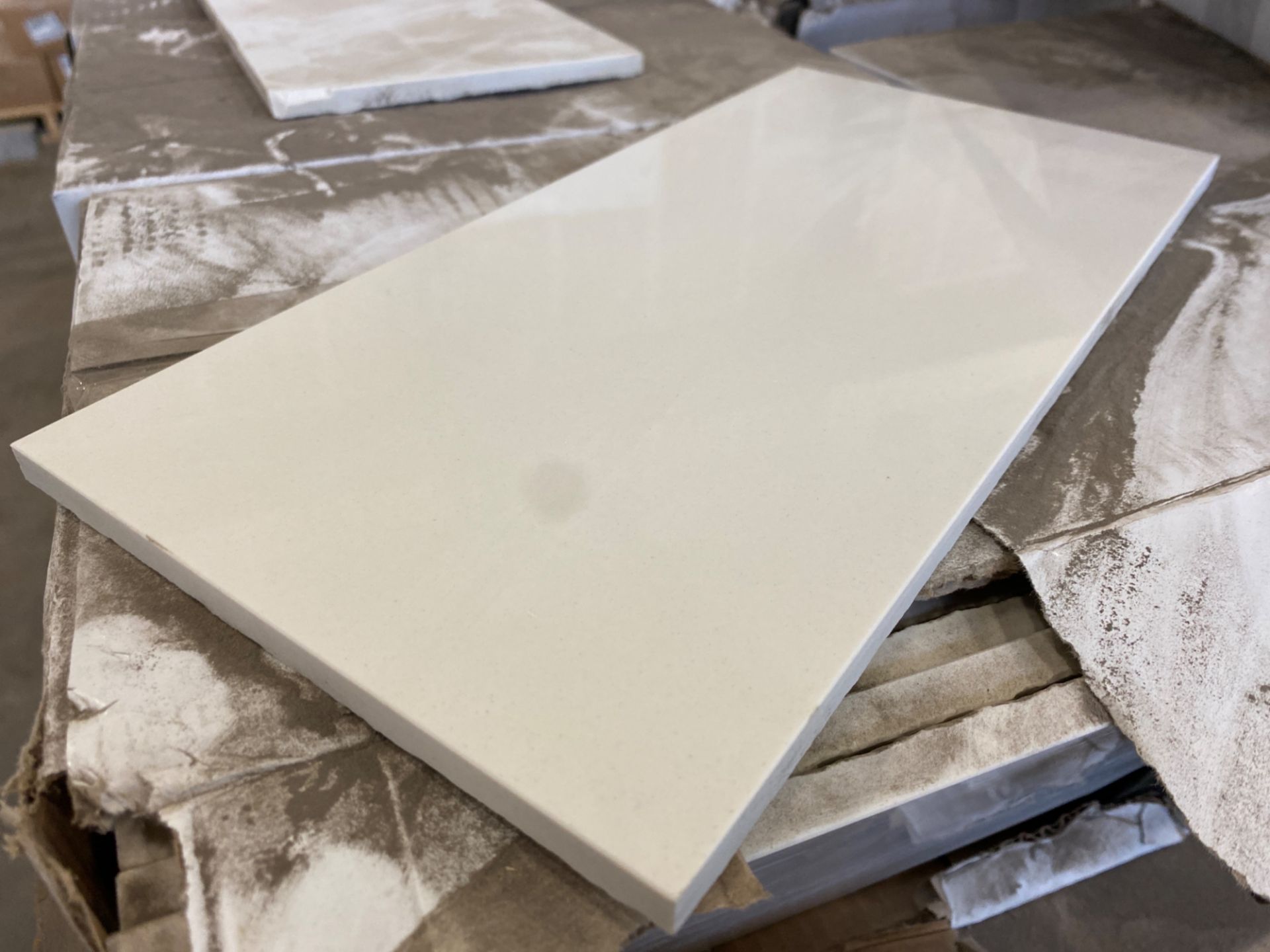 [sq ft] 6" x 12" Polished Tile/Polished White - Image 2 of 2