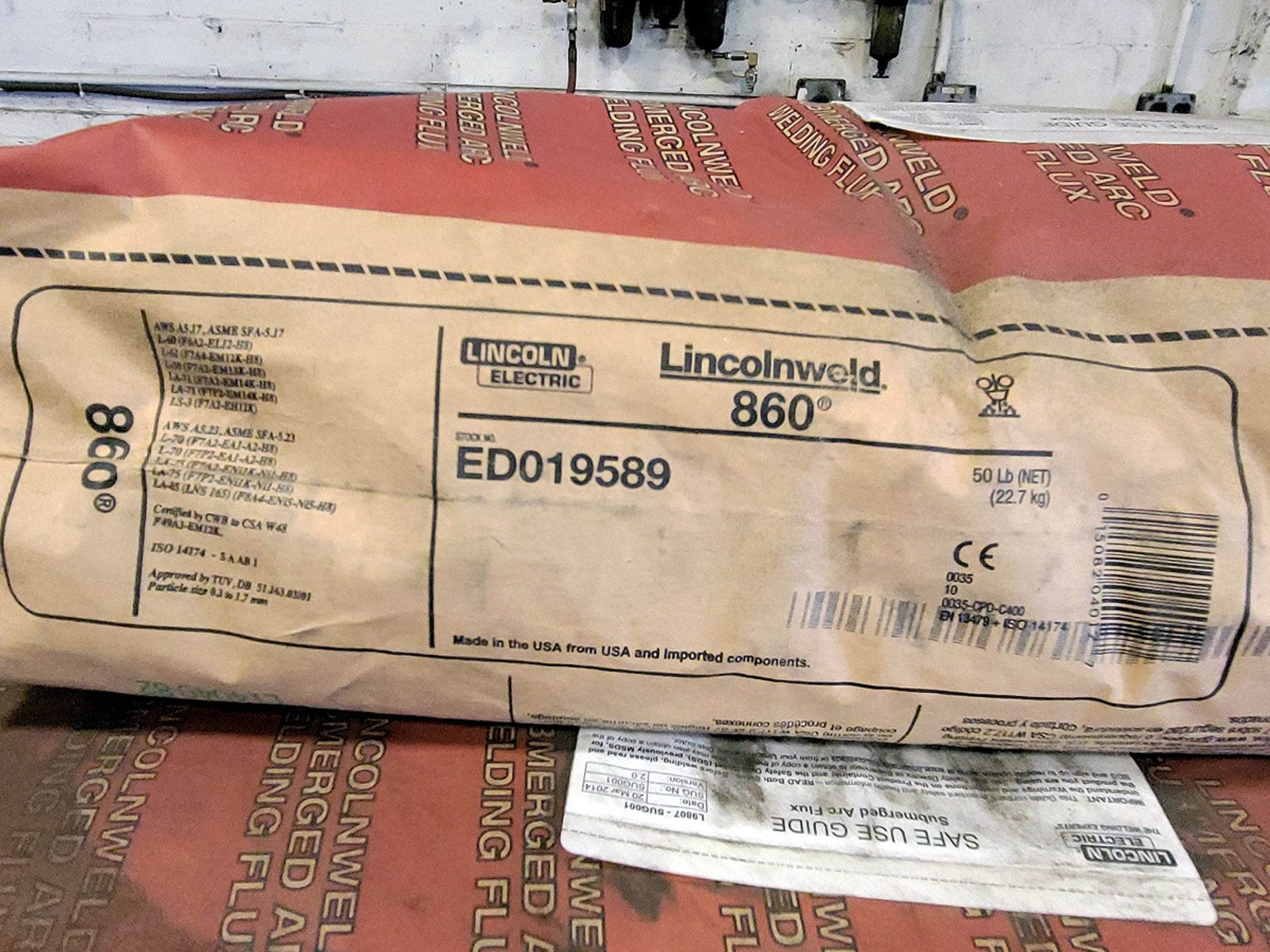 [Each] Bag of Lincoln Electric ED019589 LincolnWeld 860 (50Lbs.) - Image 2 of 2